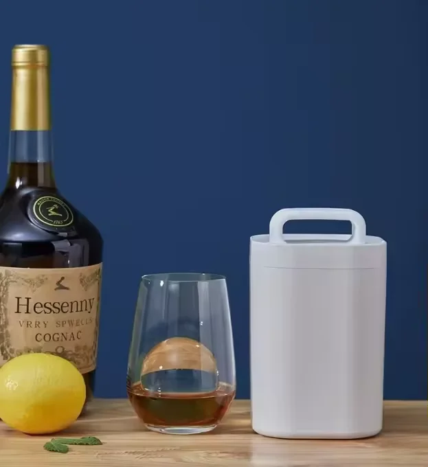 High Quality Transparent Silicone Ice Ball Maker Mold Tray Sustainable Tooling for Whiskey Red Wine Cocktail Preparation