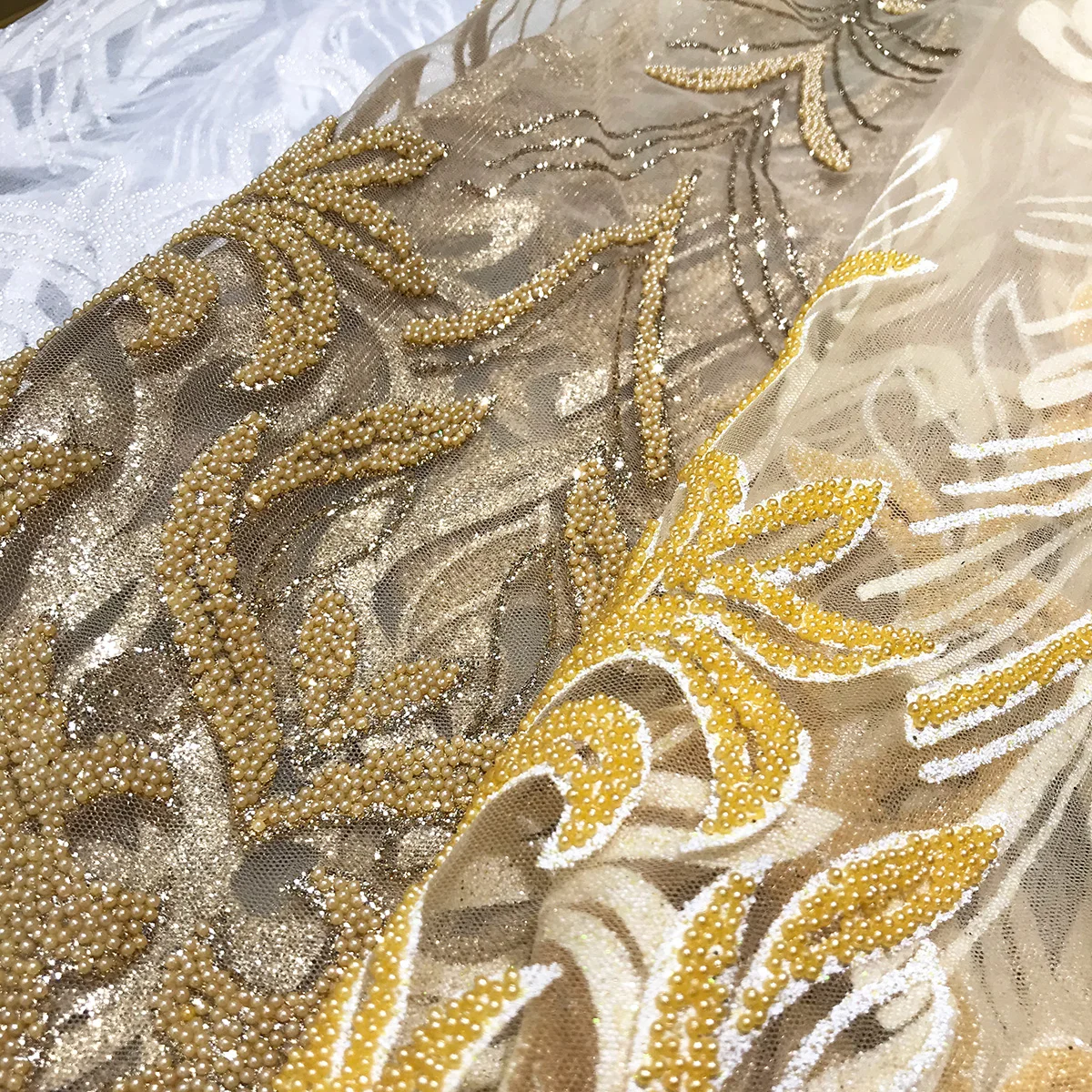 
Fashion Nigerian Glued Glitter White Wedding Pearl Lace Fabric For Party Dress Beauty Elegant Beaded Shining Gold Tulle Material 