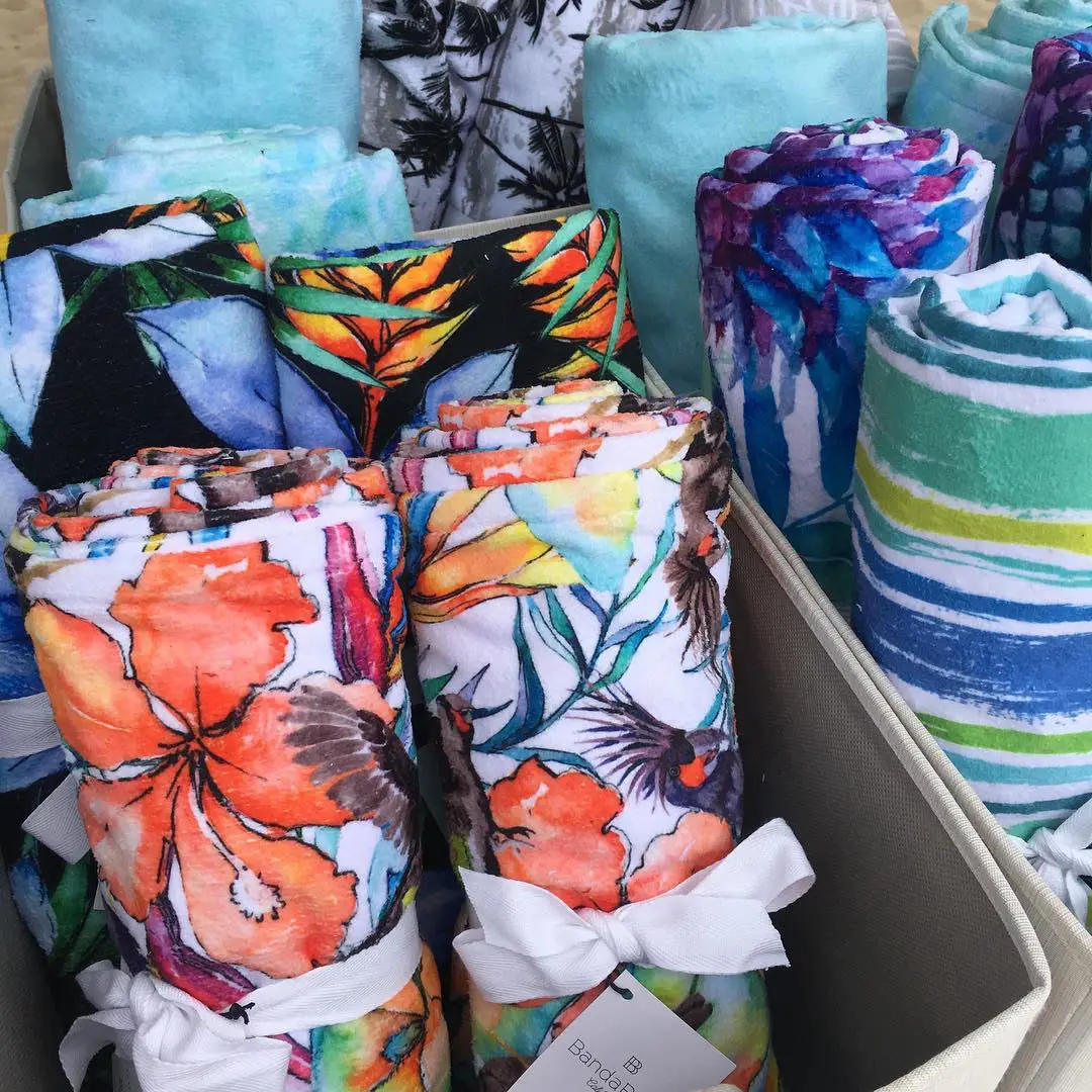 Customized Sand Free Super Absorbent Microfiber Suede Beach Towel with Bag