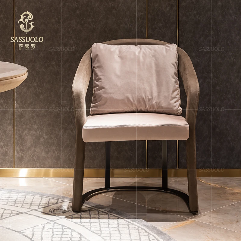 
Sassuolo Modern Leather Armrest Dinning Chairs with Feather Pillow Dining Chair Dining Room Furniture Home Furniture Metal Soft 