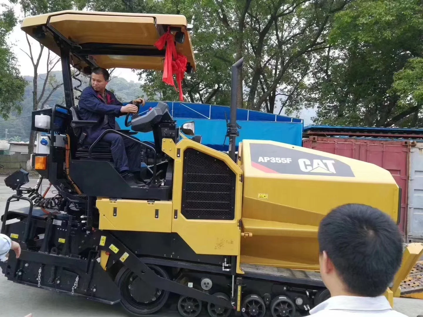 Асфальтоукладчики Caterpillar AP300 оригинальное производство продажа