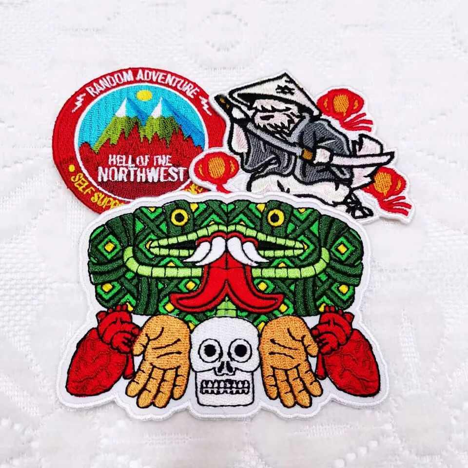 PINSBACK Custom Cartoons Pocket Monsters Pikachu Comics logo characters iron on embroidery patches animal dog and cat squirrel