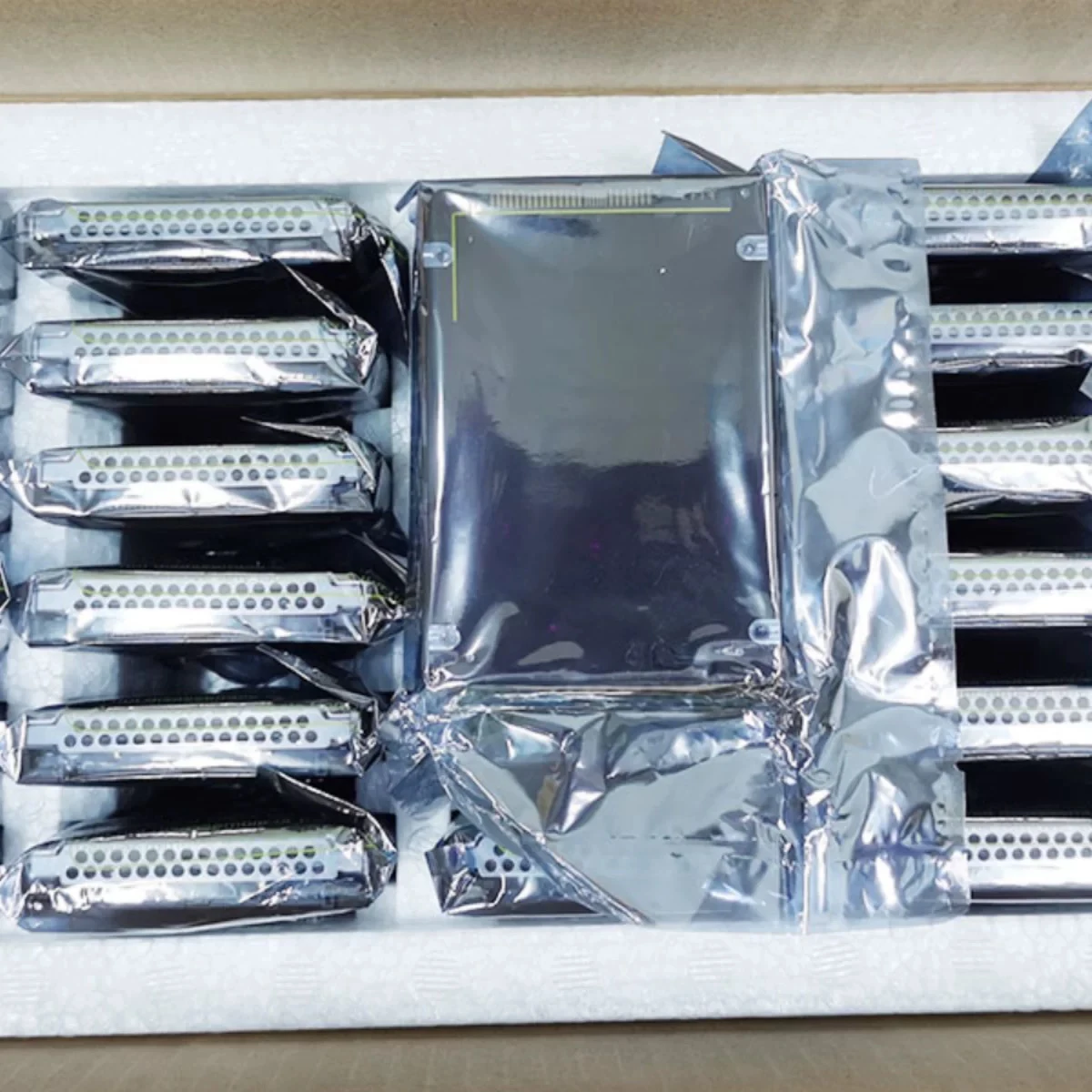 Original KPM61VUG3T20 SSD for Kioxia 2.5 inch SAS PM6 24G 800GB 3.2TB 7.68TB 3200GB Internal Series Solid State Drive