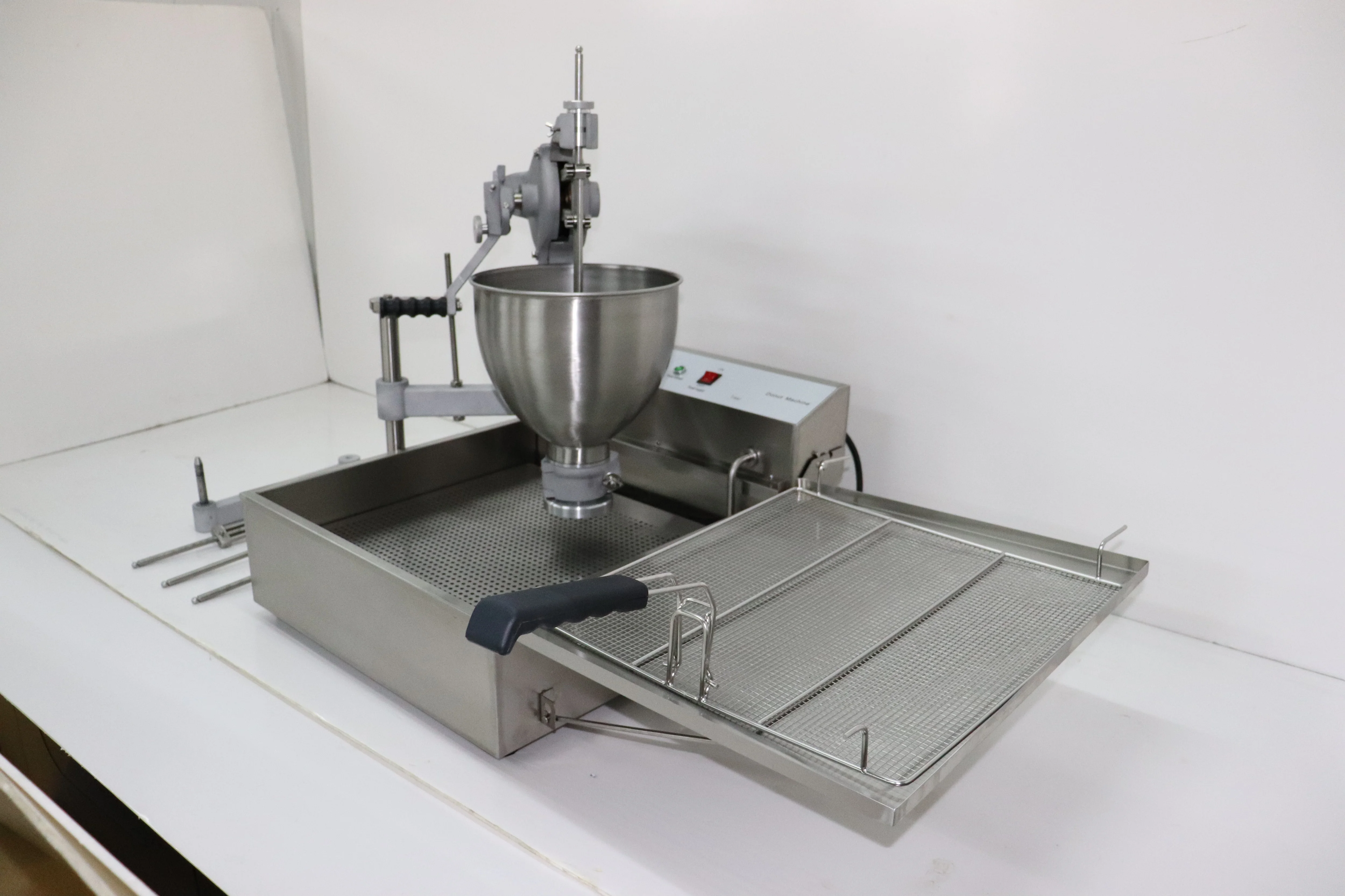 Customized Size Easy To Move Sweet Donut Making Machine For Sweet Donut Processing Production Lines