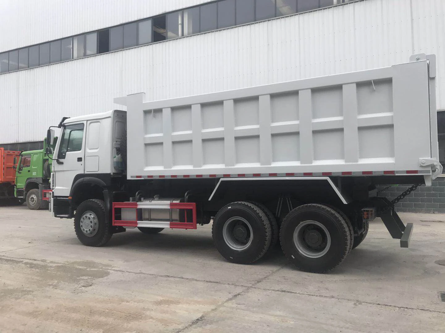 Cheap Price Diesel Engine 371HP Big Axles 6x4  Howoo A7 Dump Truck