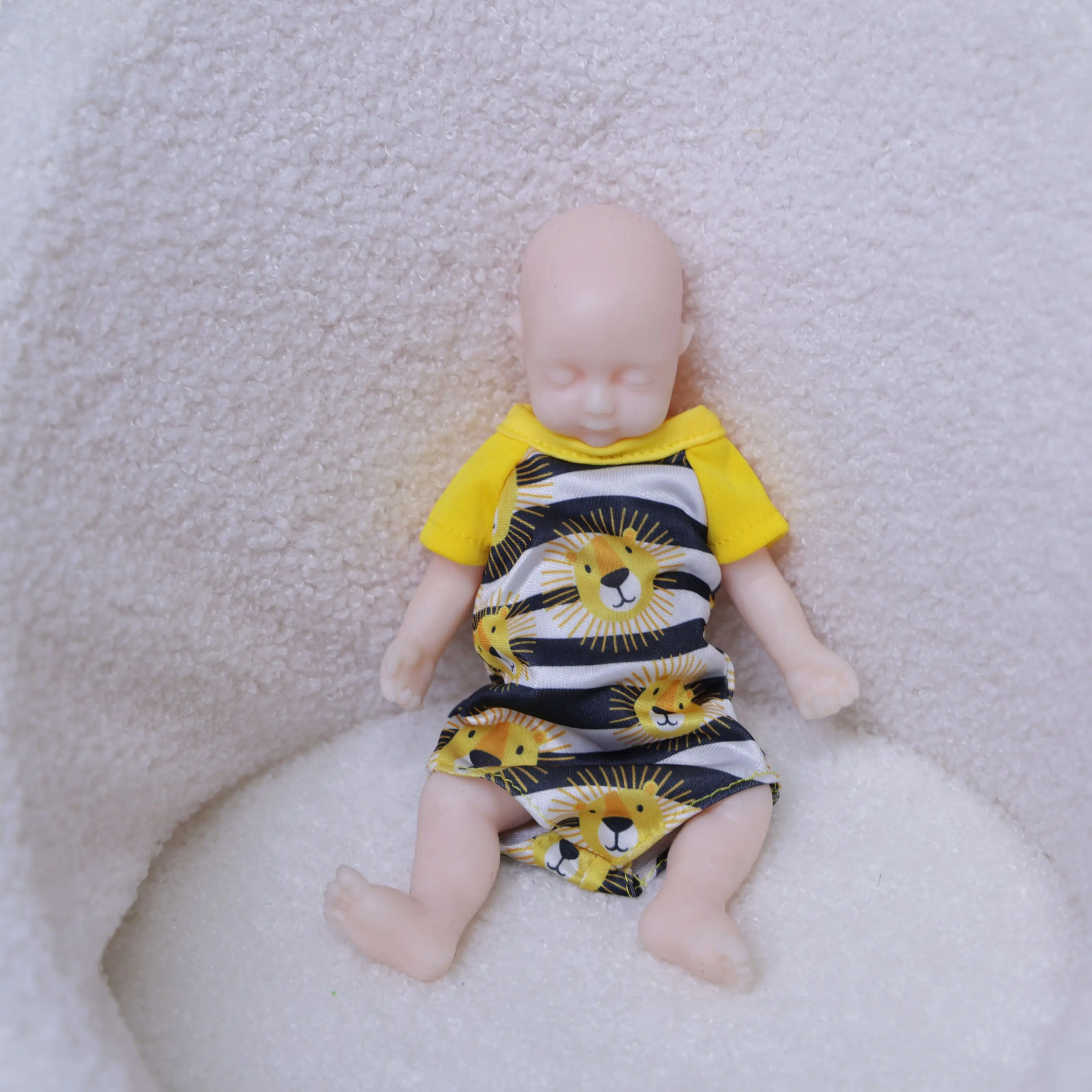 8inch Real Reborn Doll Baby Silicone Body(girl) Newborn Baby Lifelike Painted Skin With Pacifier bottle and outfit for gifts