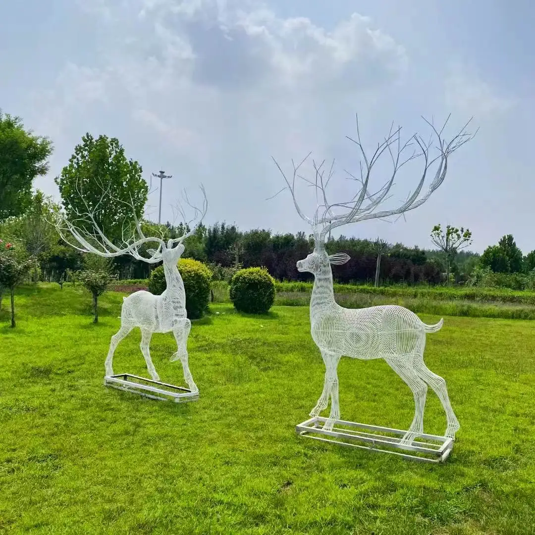 The lovely animal sculptures in the park can be placed inside and outside the giraffe cutout sculpture model