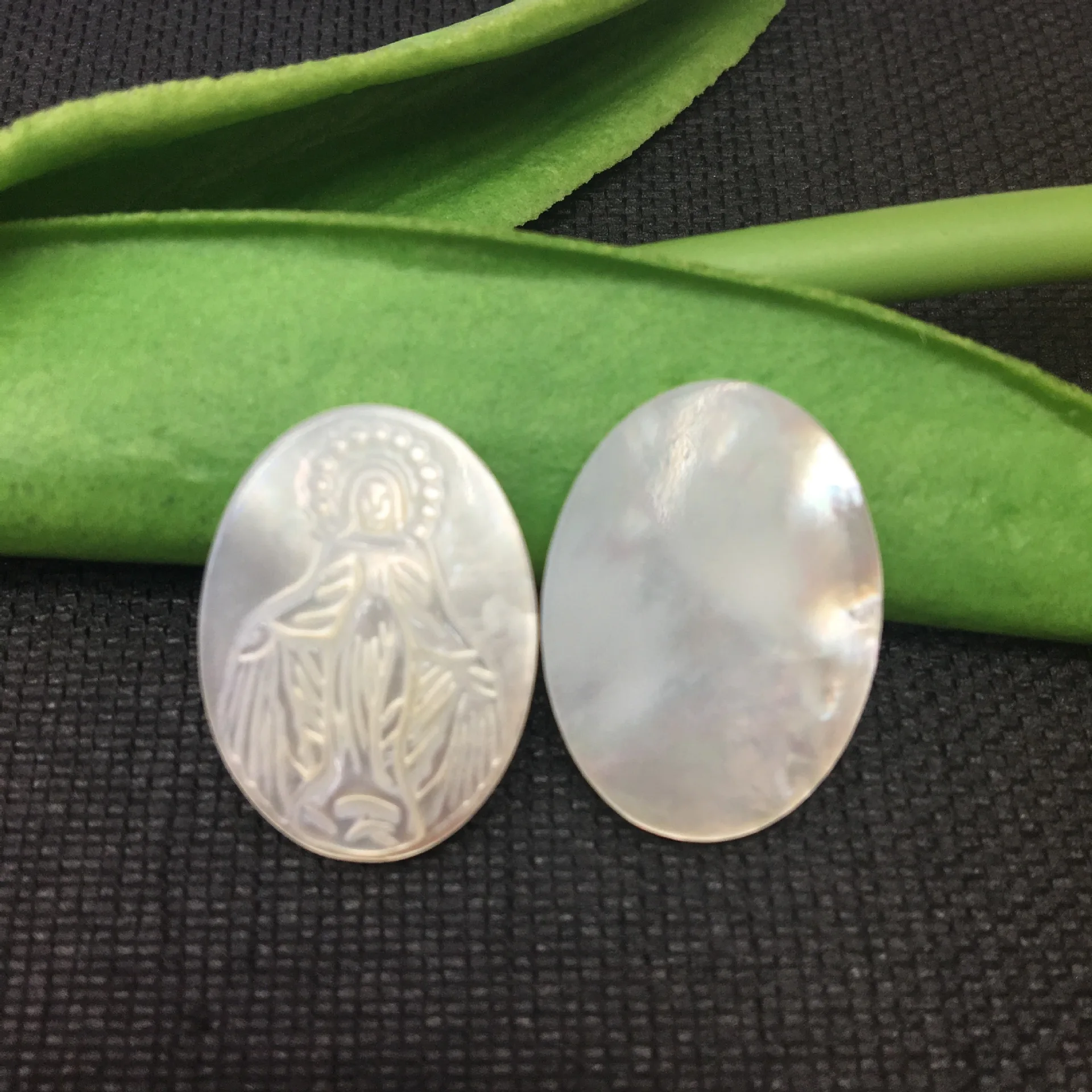 Овальный 15x20 мм белый корпус Христос Камея религиозные резные Девы Марии перламутр ремесла