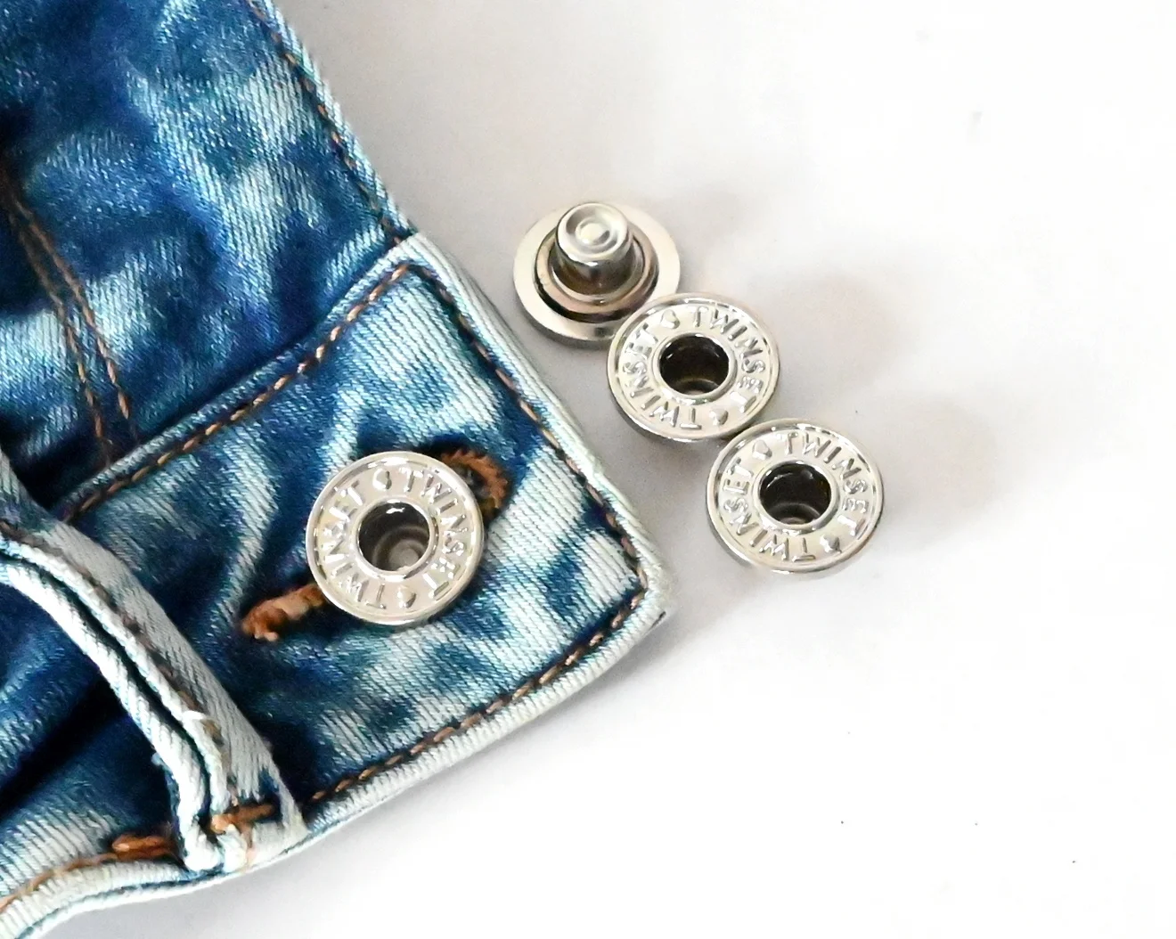 Zinc Alloy metal jacket custom logo engraved jeans button pin making machine for denim jacket jeans clothes