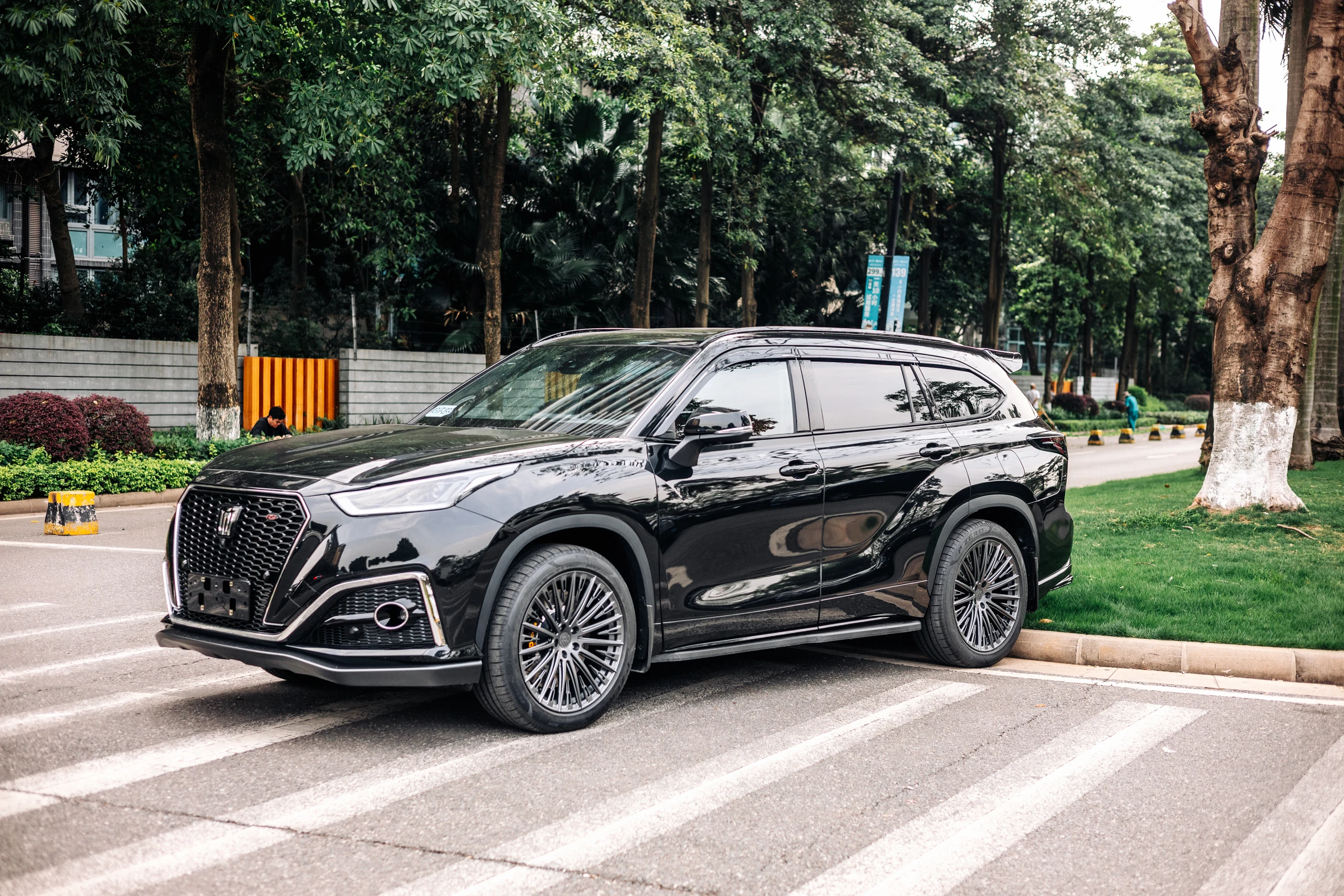 Новый автомобиль для yota Crown Kluger 2 0 т 4WD 7 мест внедорожник среднего размера