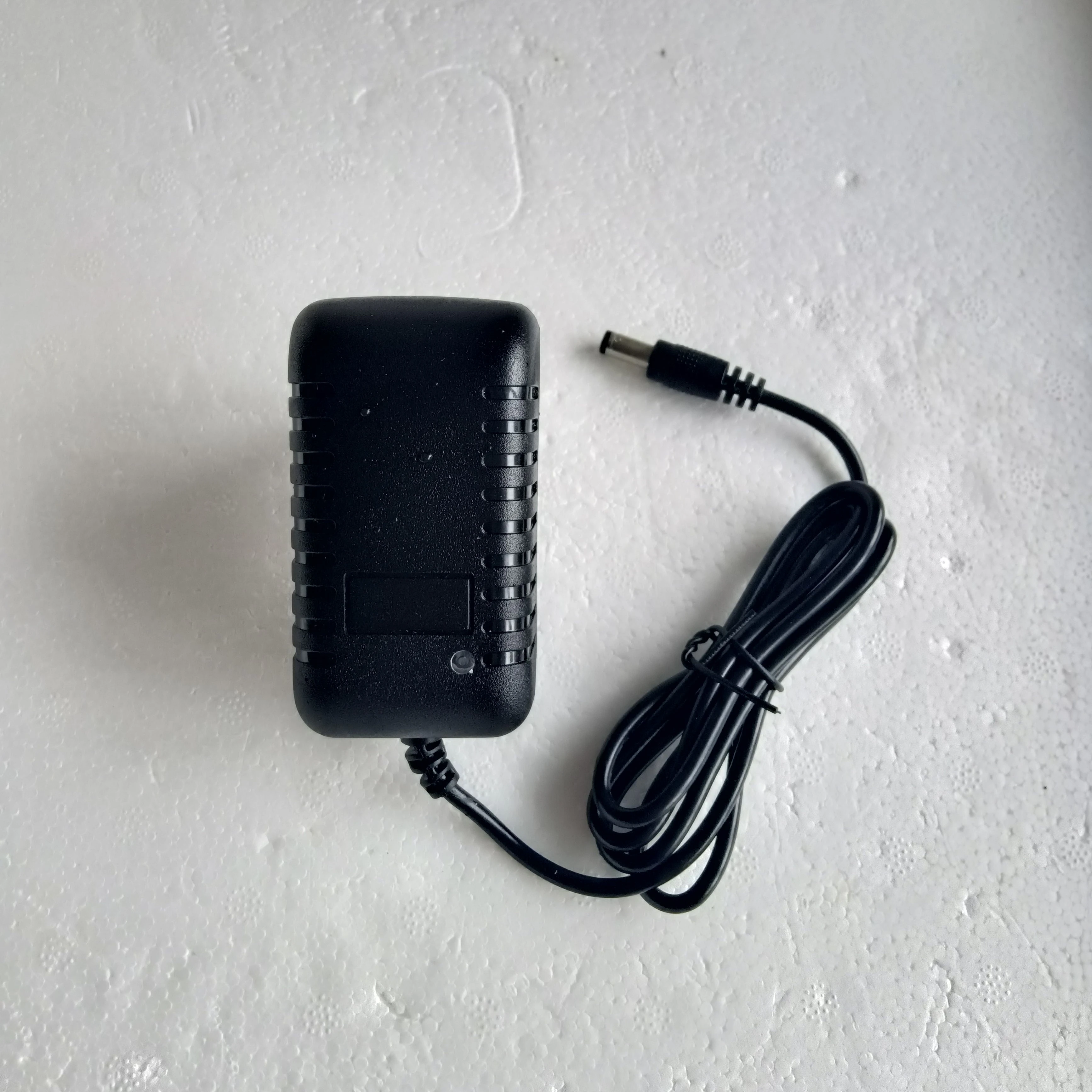 Factory dirict sale  dc adaptor 9V2A power adapter