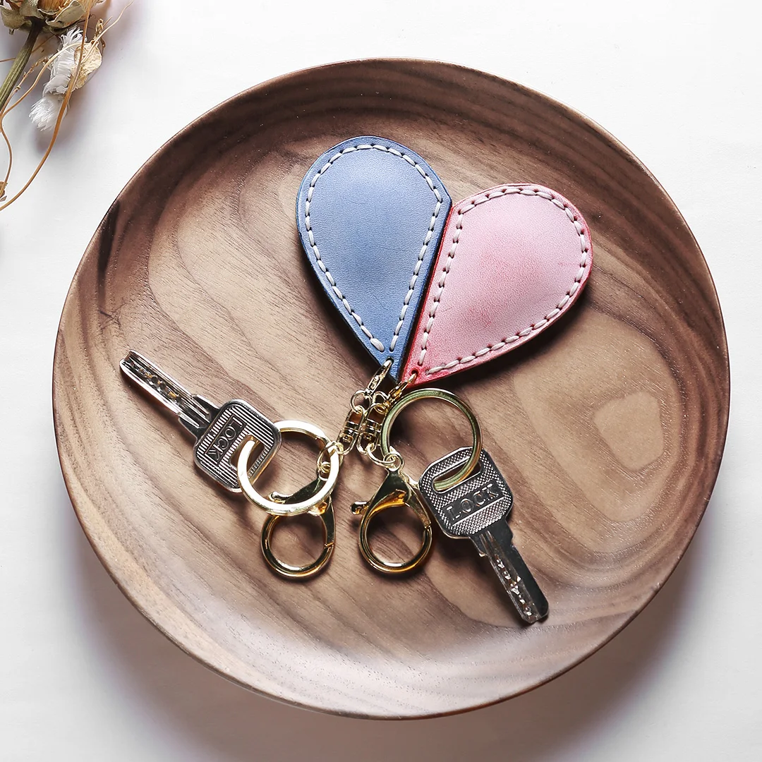 Брелок из эпоксидной смолы