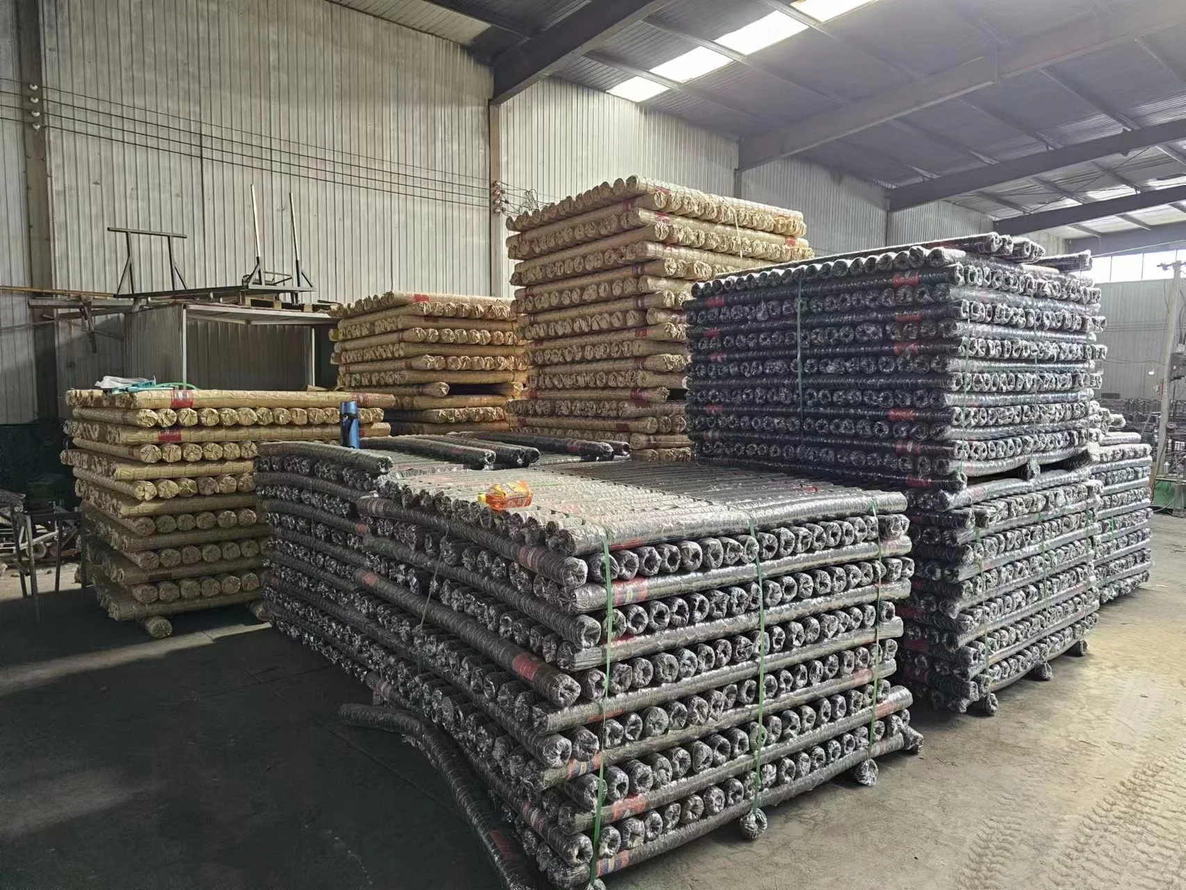 ZHENYU factory supply poultry chicken pets cage used 3/4' 1' electro hexagonal wire mesh rolls warming rack for agriculture