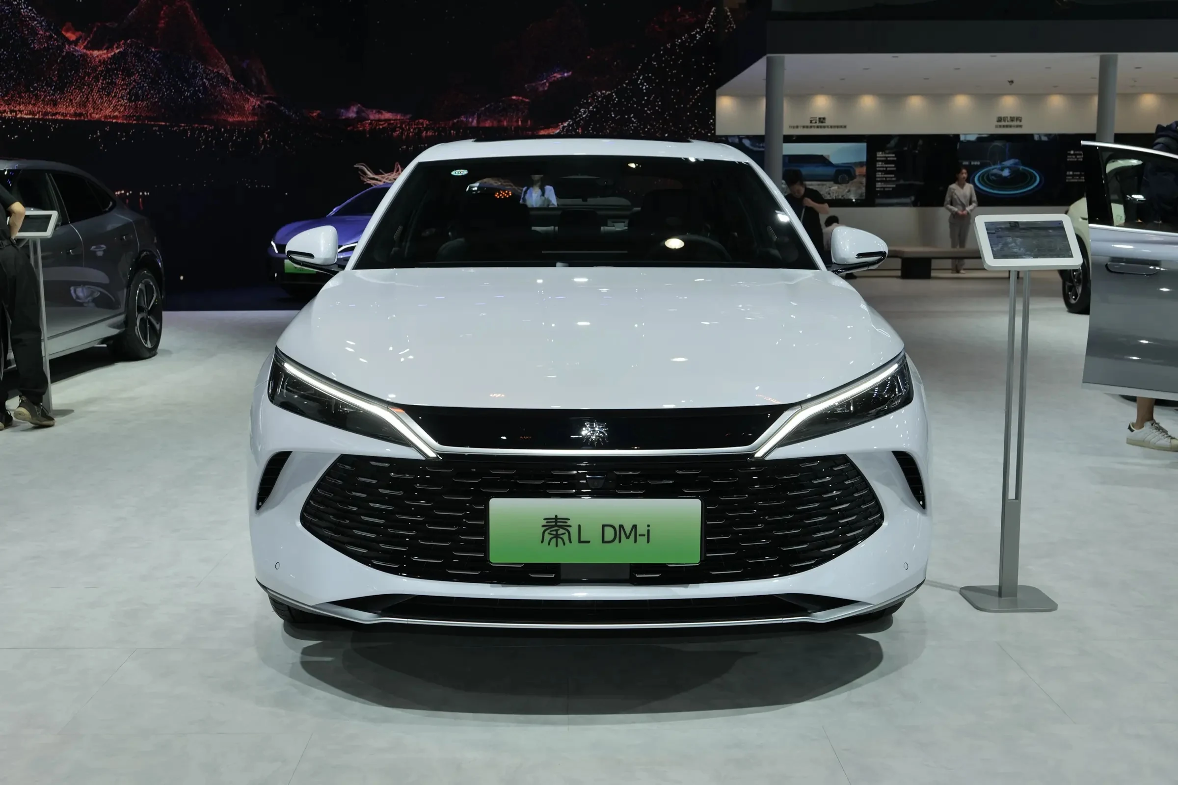 2024 электромобиль BYD Qin L DM-i модель 80 км гибридный автомобиль 5-местный одномоторный седан для продажи