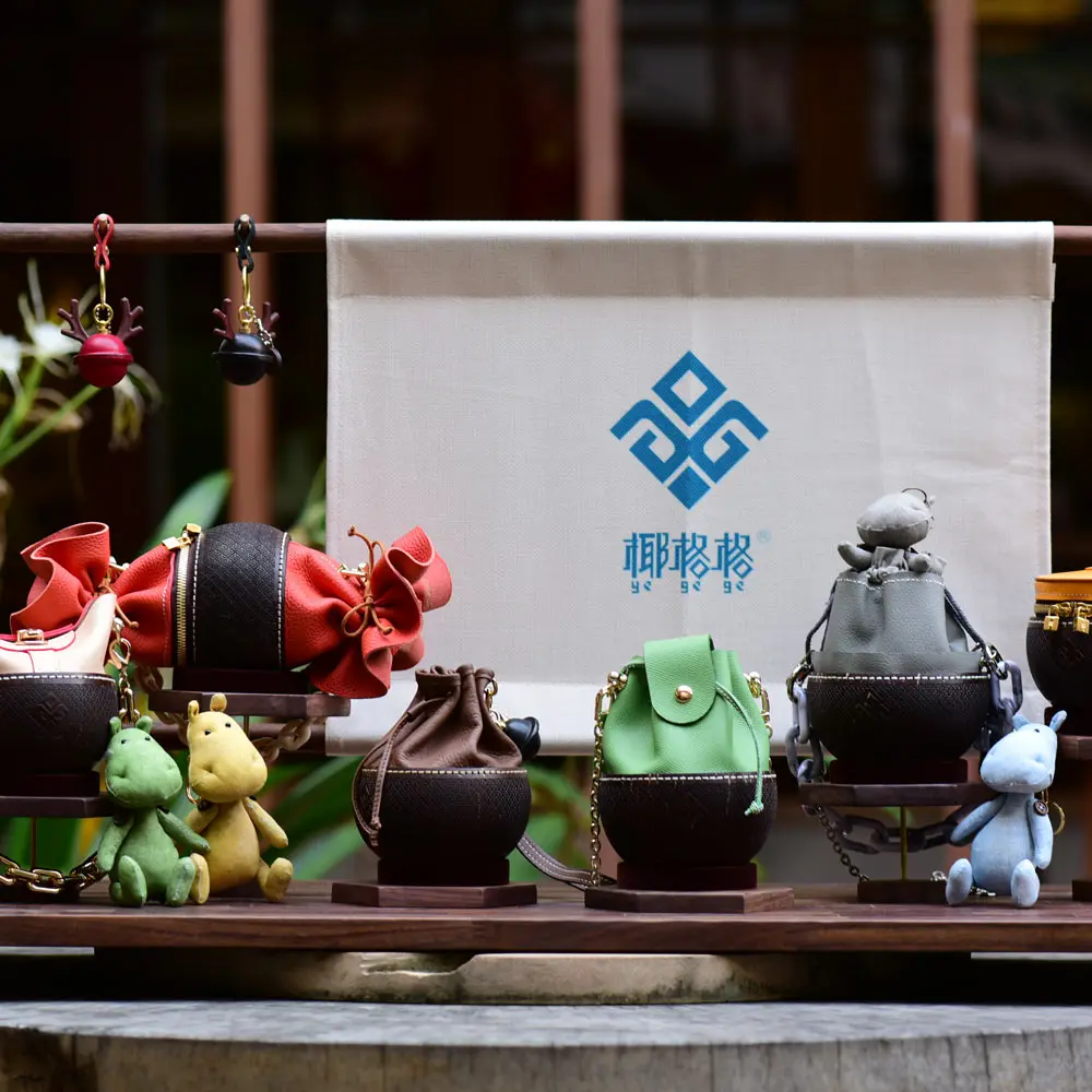 Chinese manufacturer supply women hand bags luxury coconut shell handicraft bags ladies shoulder bags