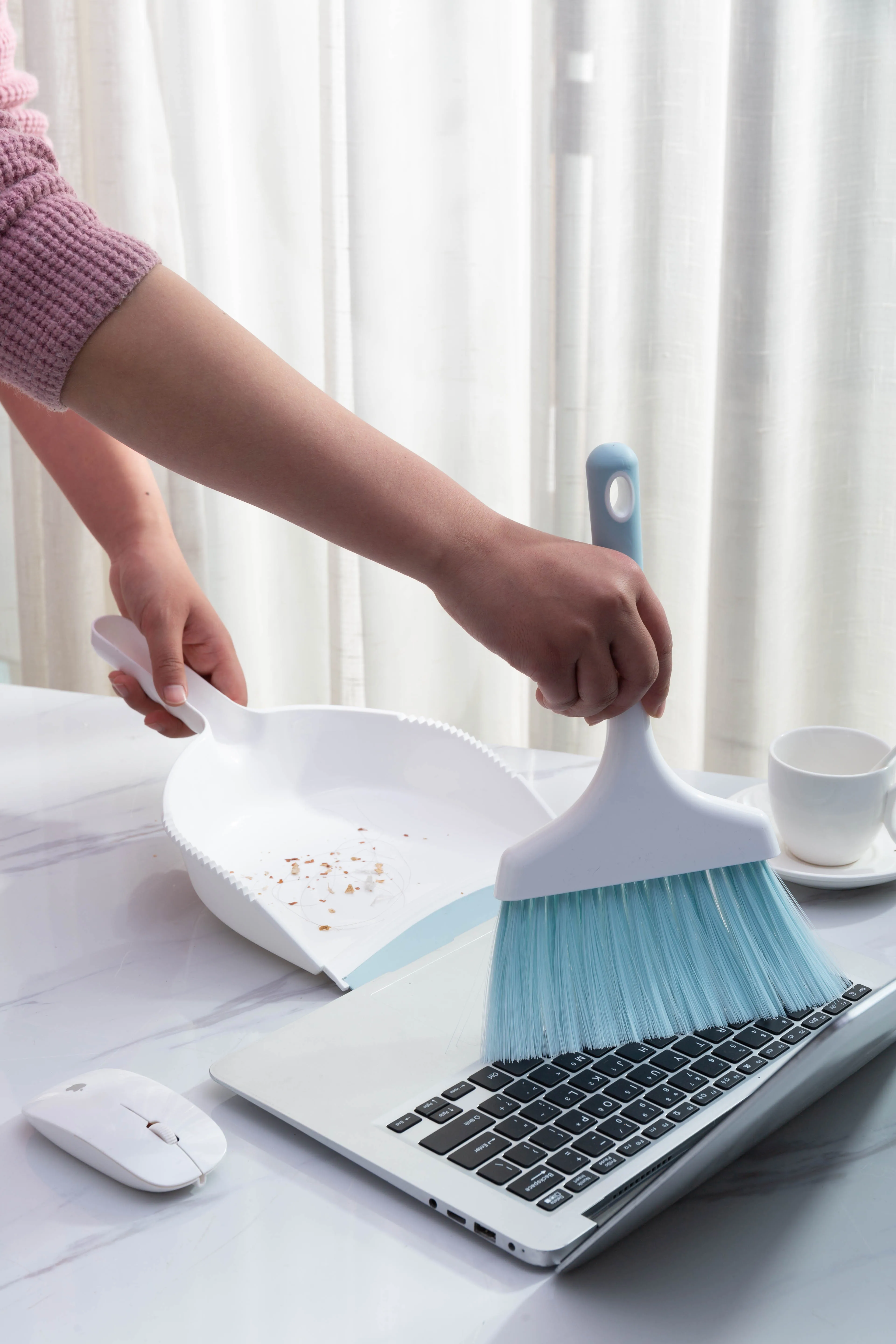 Kworld High Quality Manufacturer Supply Sweeping long handled Mini Broom Brush and Dustpan with TPR Lip for Home Kitchen