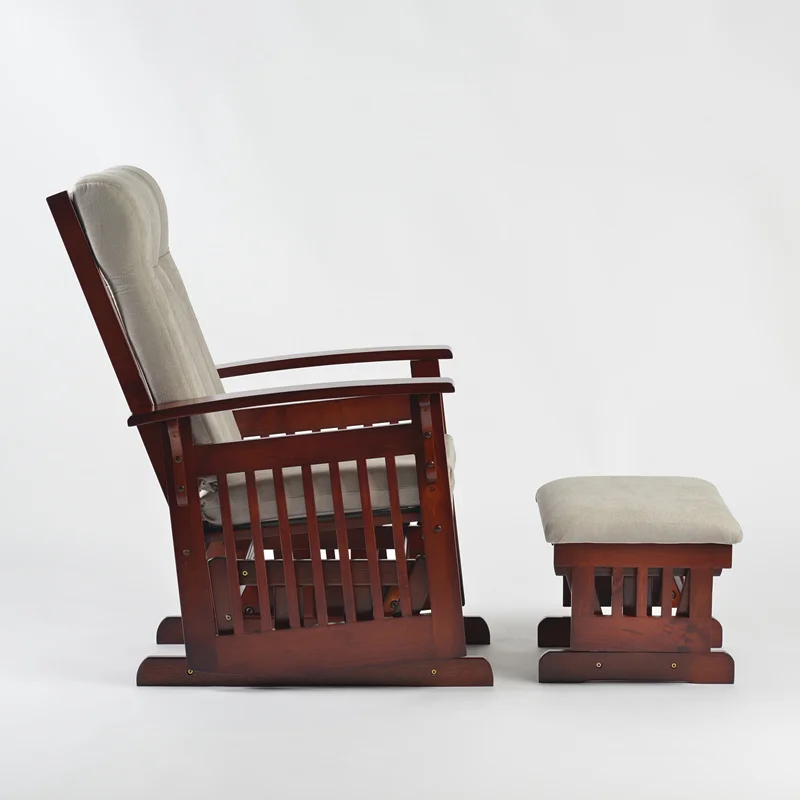 Кресло для кормления ребенка и деревянное кресло грудью