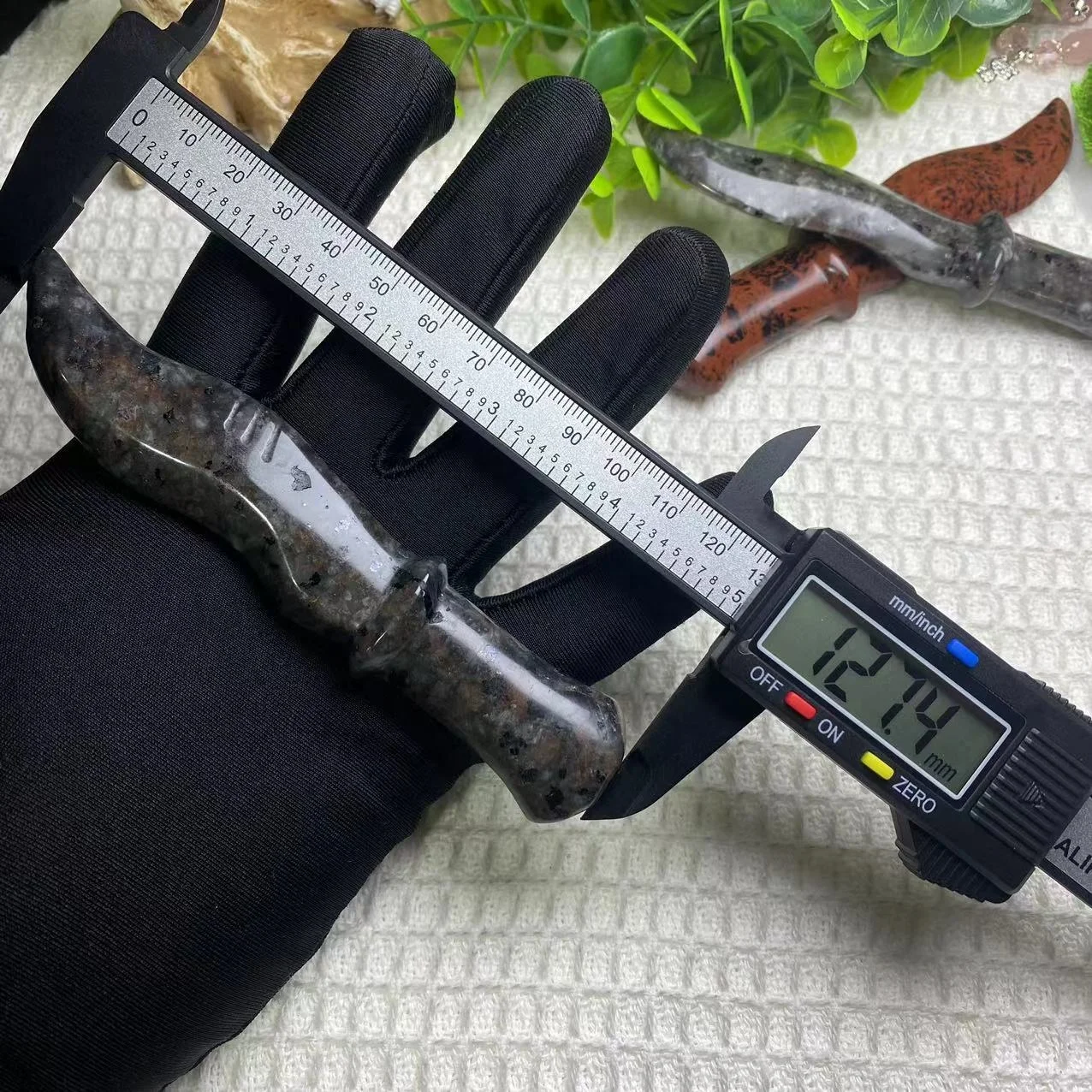 Natural Stone Dagger Carving Craft Crystal Knife Model Feng Shui Style Decoration Unique Yooperlite Gift