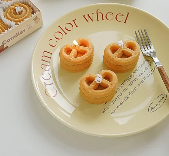 Free Sample Creative Biscuit Shaped Candle Novelty Food Scented Candle Unique Gifts Handmade Cookies Candle