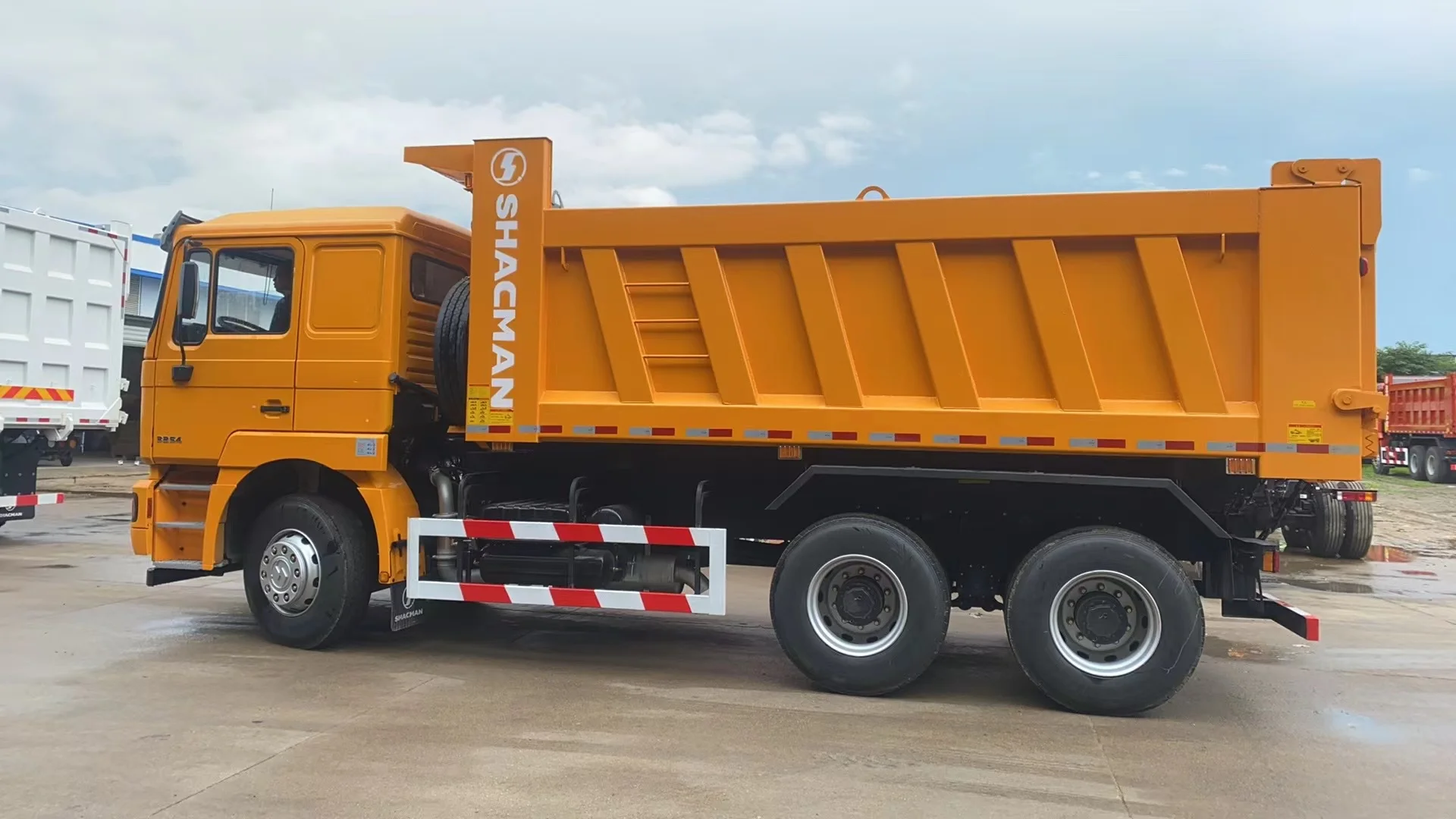 Skymard Shacman F2000  6*4 350HP Dump Truck with Cabin and Chassis in Algeria