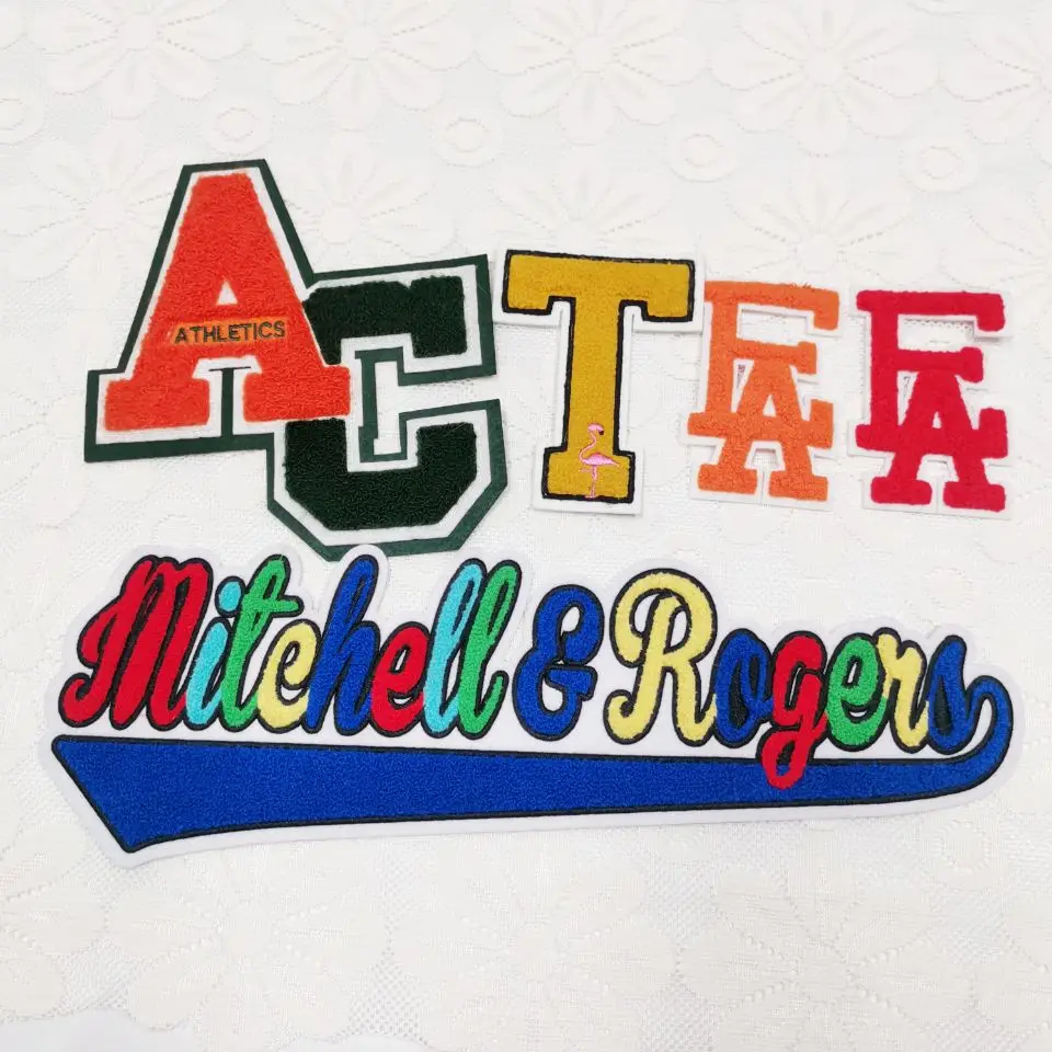 Pinsback Low MOQ Custom cute Bulbasaur cartoon panda bear head iron on chenille patches anime Peppa sew on