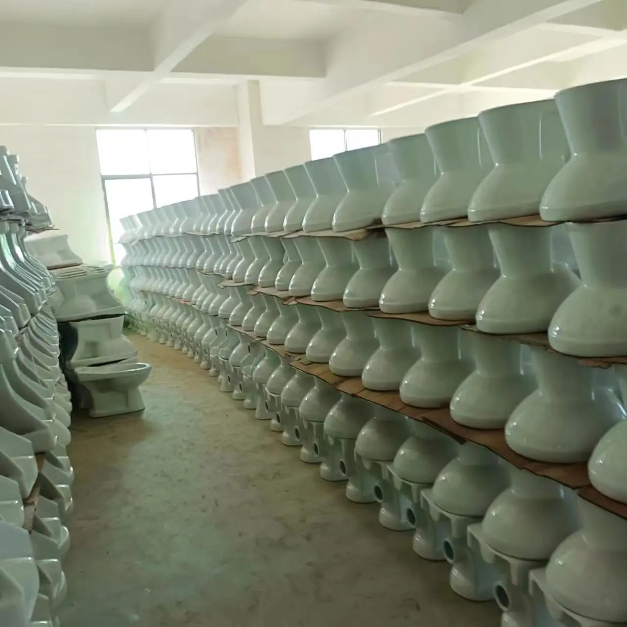 Wholesale Sanitary Ware Cheap Porcelain Gravity Flushing Squat Pan