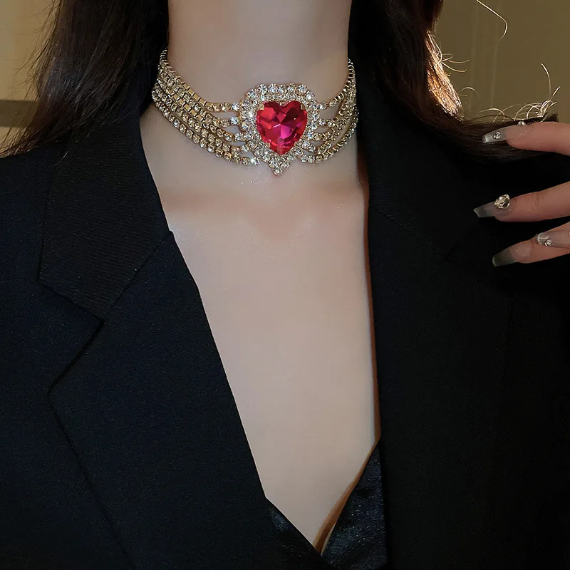 Copper diamond inlaid five row love Accessories exaggerated high-end collarbone chain fashionable light luxurious necklace