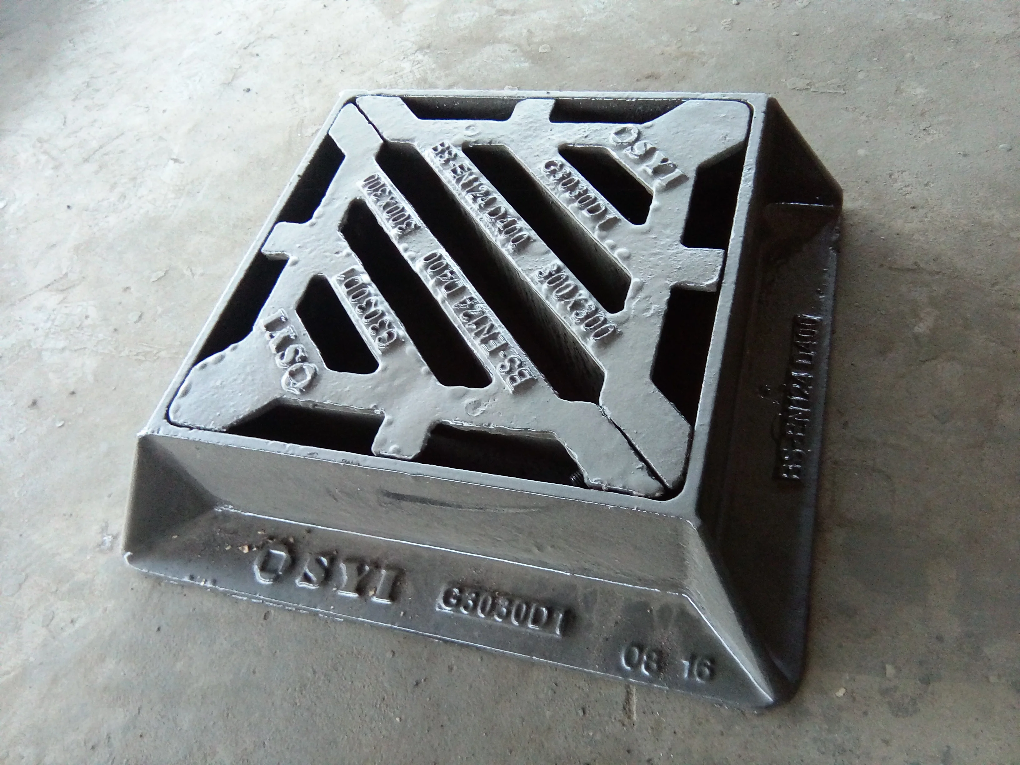 SYI Custom Heavy Duty Rainwater Highways Drainage Drain Iron Cast Metal Gully Grating For Sale
