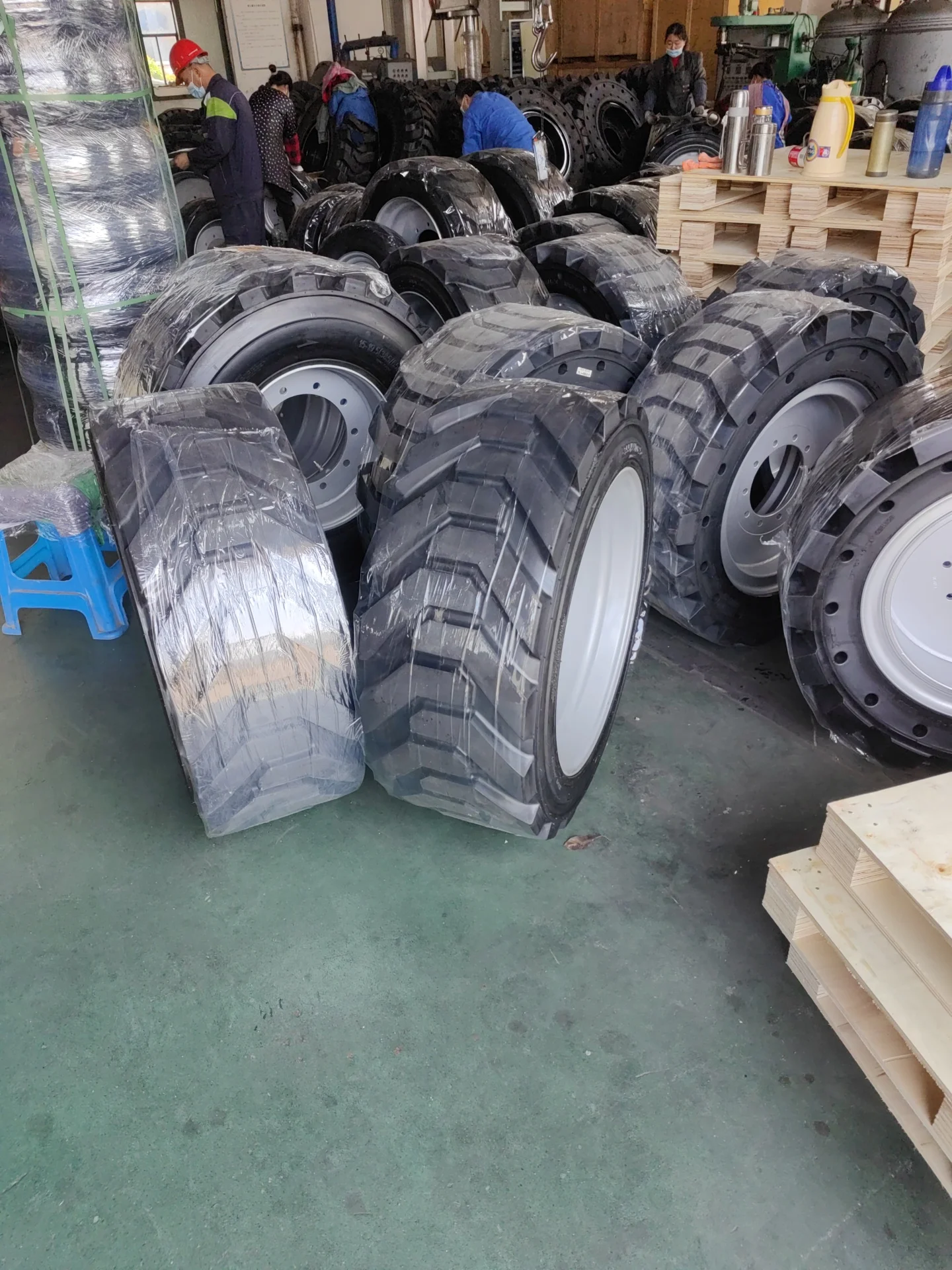 35555D625 foam filled tyres 600AJ JLG boom lift tyre 355 55D625