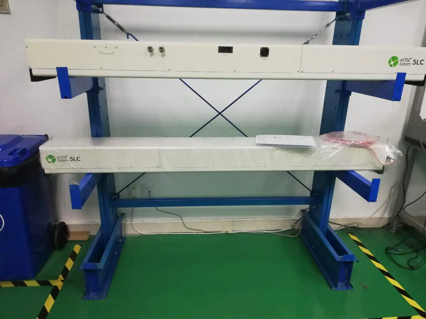 
Imported from UK GSI / High stability 200W CO2 glass laser tube for cutting metal and non-metal material 