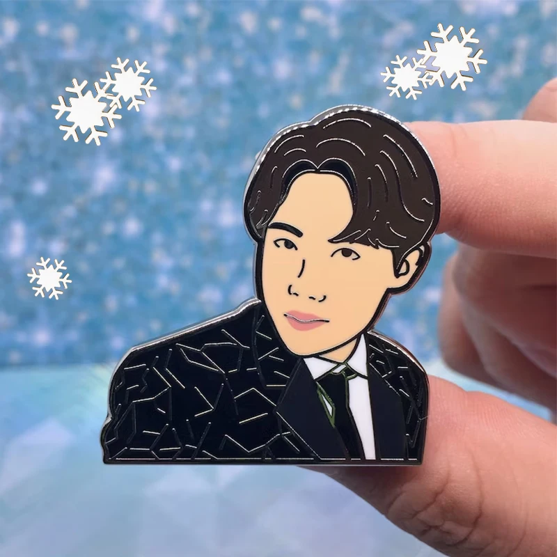 Custom Made Bulk Cute Anime Christmas Snow Korean Kpop Idol Hard Enamel Pin Display Zinc Alloy Metal Crafts