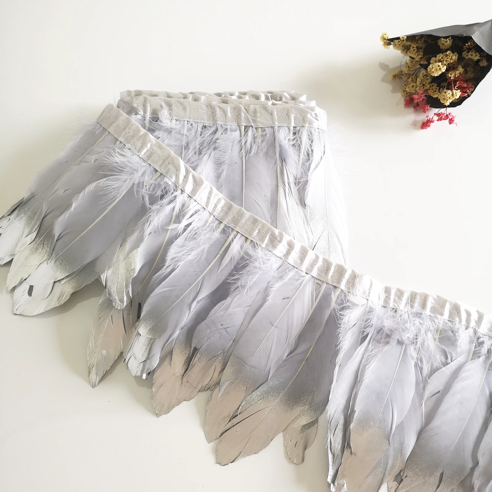 Wholesale High Quality Multi Colour Turkey Feather Cloth Edge White Pink Glod Mix Turkey Feather Trim Fringe For Dress Decor