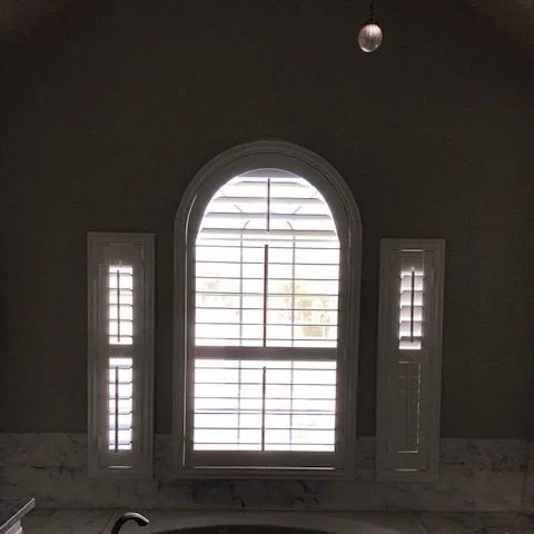 
Vintage Arch wooden customized colors interior windows plantation shutters 