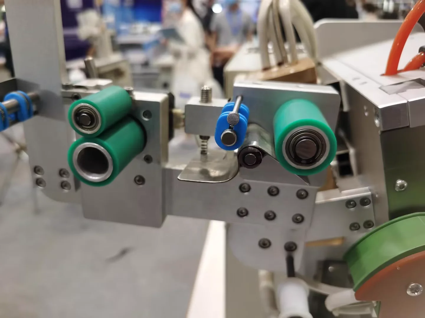 Polyurethane Rubber coated Rollers OEM silicone roller with Bearings Hardness 50-90A Roller for Textile Machinery