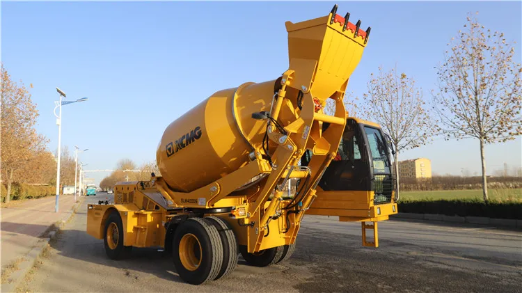XCMG official SLM4000I 4m3 mobile small self loading concrete mixer price