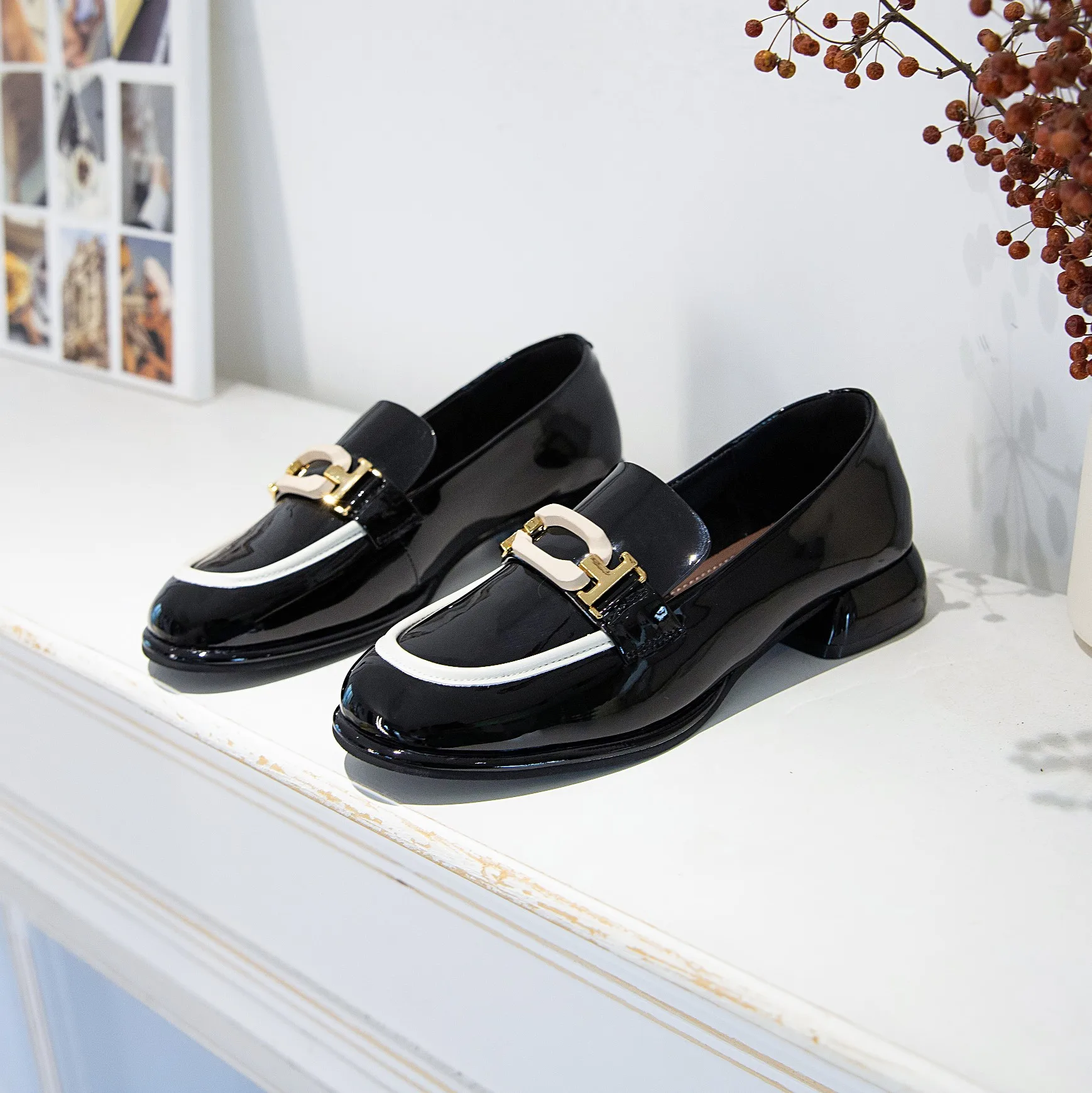 New British Style Loafer Shoes Thin Mid-heel Thick Sole Single Shoes Tall and Breathable Mirror Patent Leather Shoes Women PU