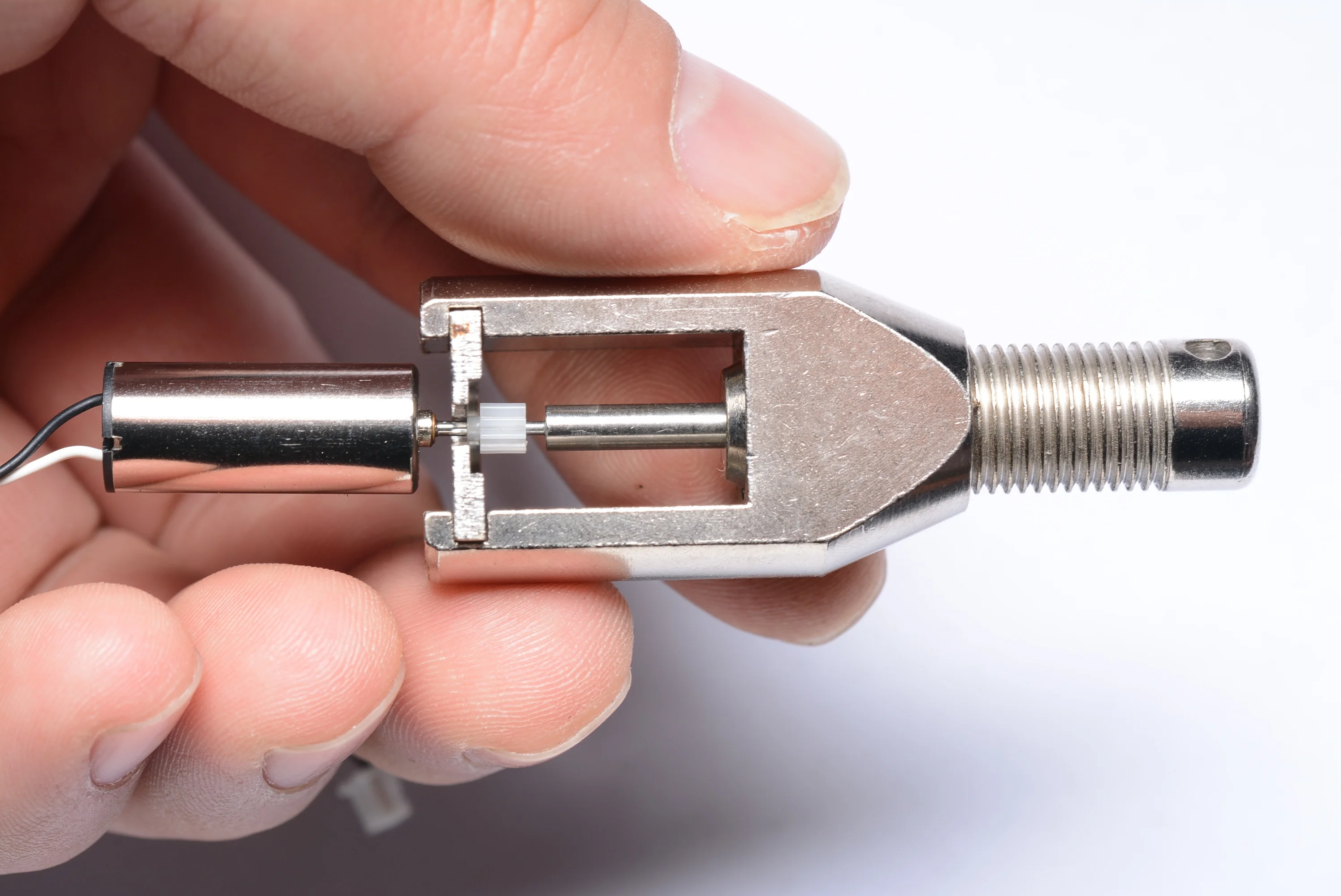 Mini puller Worm gear remover for model train engine