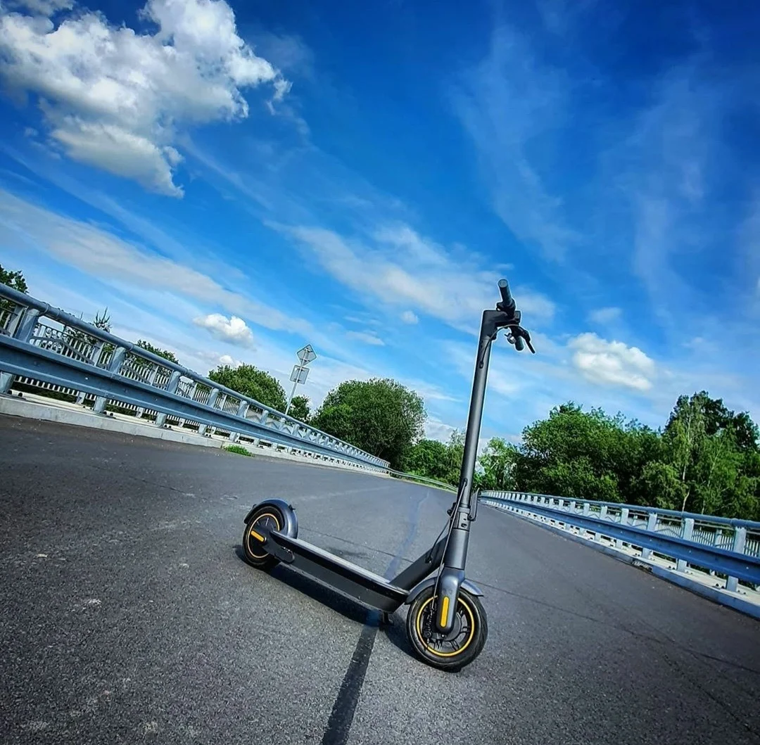 
39KM/h 350W 65KM MAX G30 PowerMax 10 inch Tires Energy Recovery Electric Scooters 