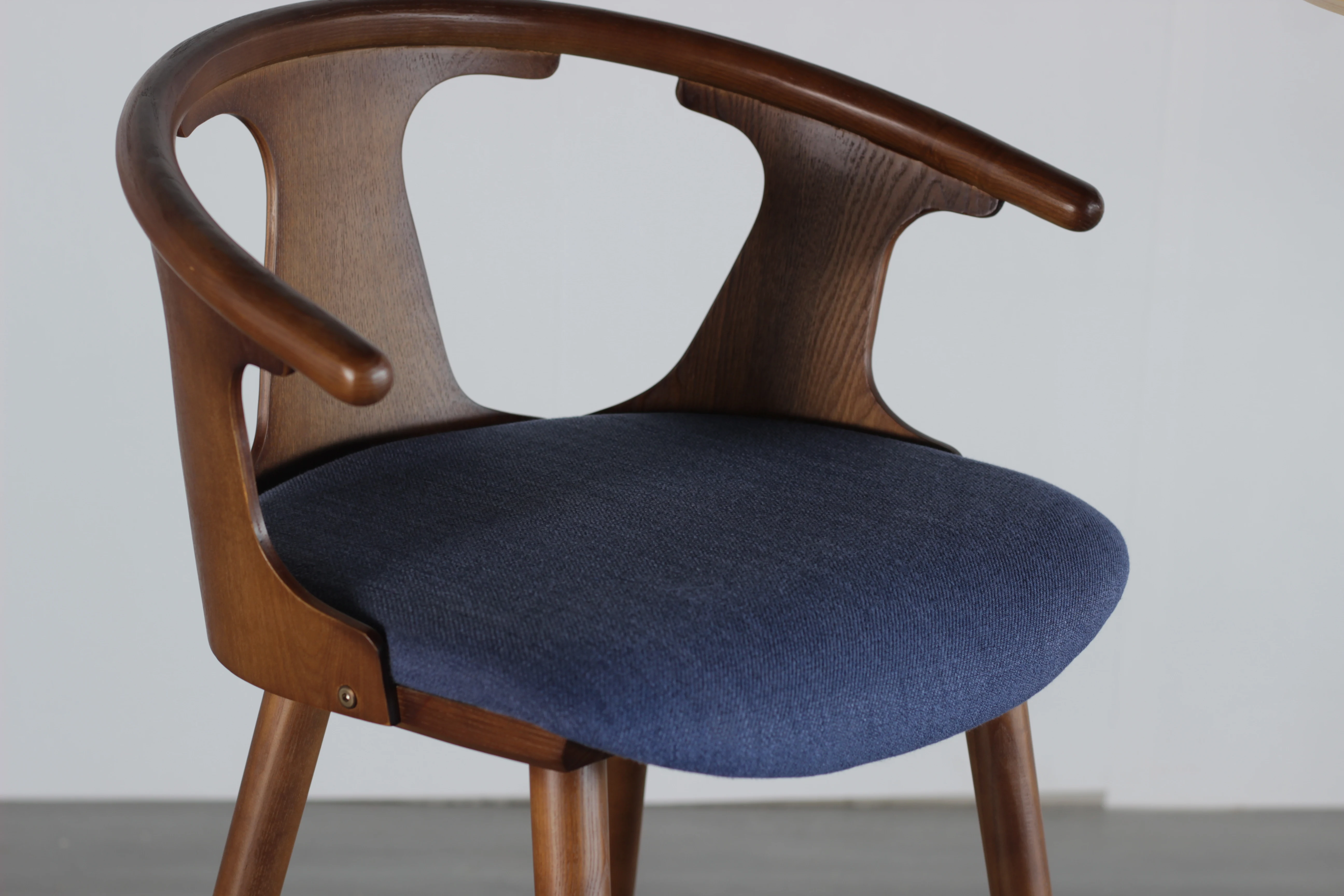 Wholesale Nordic Fashion Style Design Furniture Counter Hight Bar Stools Backrest and Cushion Bar Chair