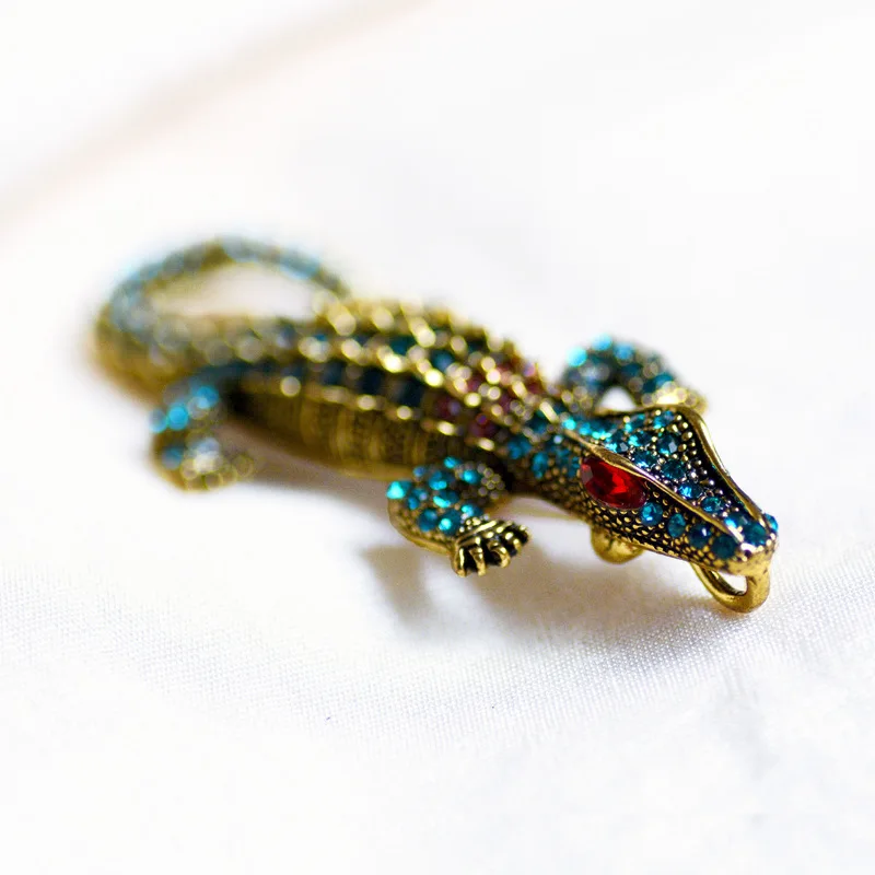 
Handsome Brooches Pin Men Crocodile Brooches Rhinestone As Western Suit Accessories 