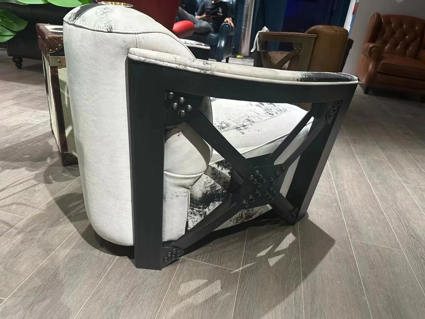 vintage Leather American Hookah room Bar Club Salon Accent Cigar Aviator chair