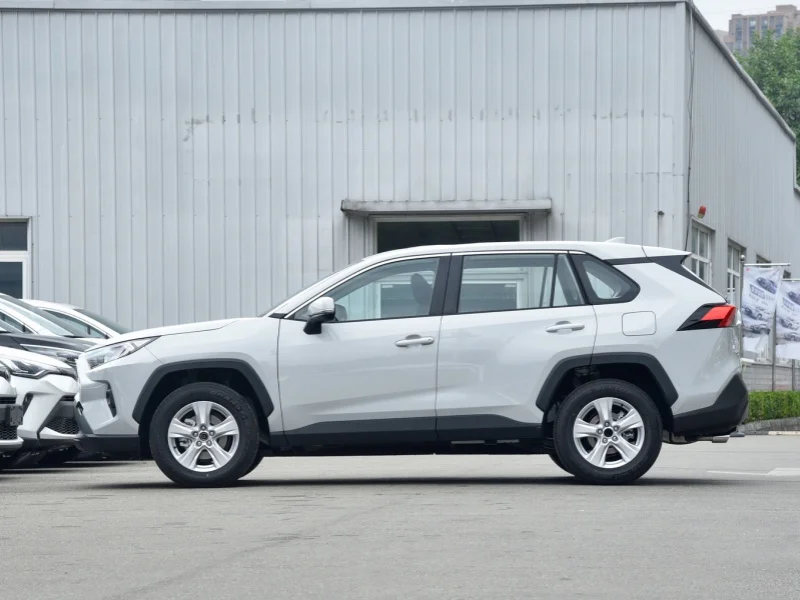 Бензиновый автомобиль Toyota RAV4 5 мест внедорожник экспортный