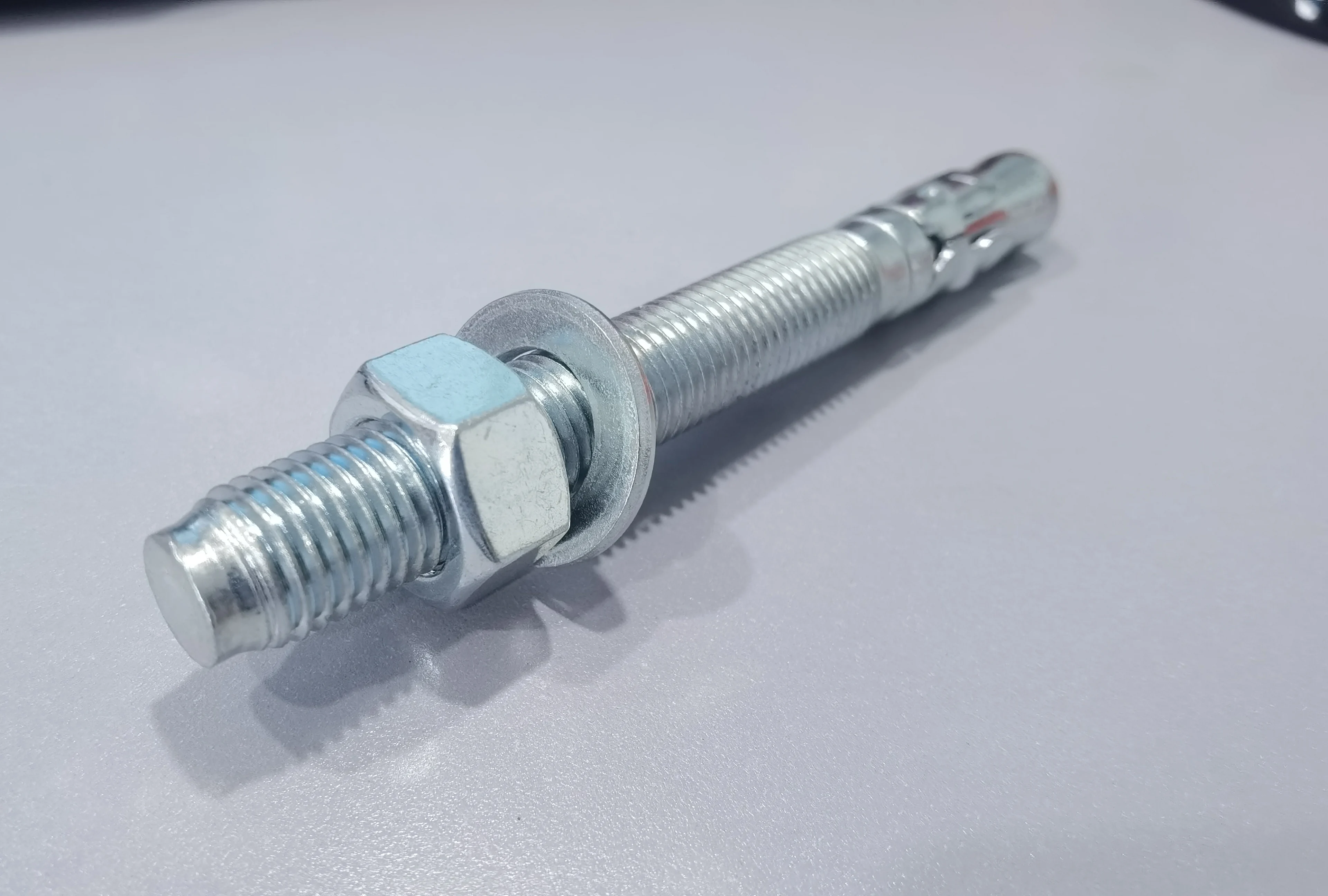 NJMKT клиновые анкеры расширения из углеродистой стали и нержавеющей стали, одобренные для треснутого бетона, нетреснувшего бетона