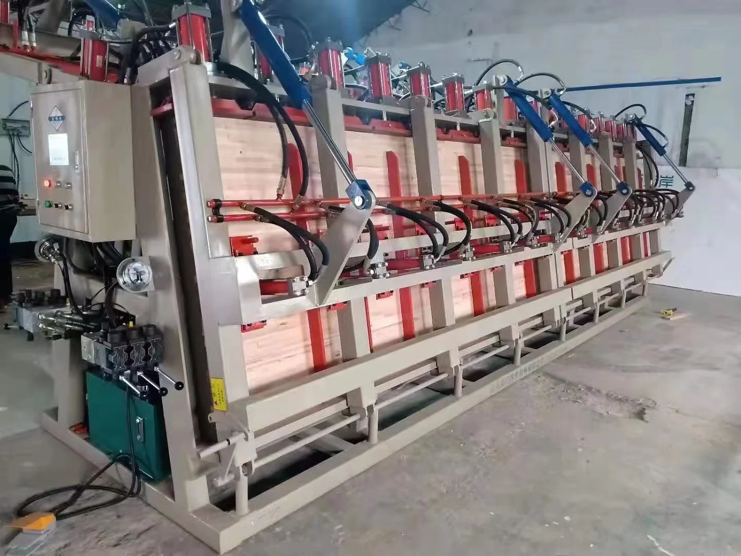 Hydraulic Woodworking glulam timber Beam Wood Board Laminated Press Rotary Composer Clamp Carrier Machine