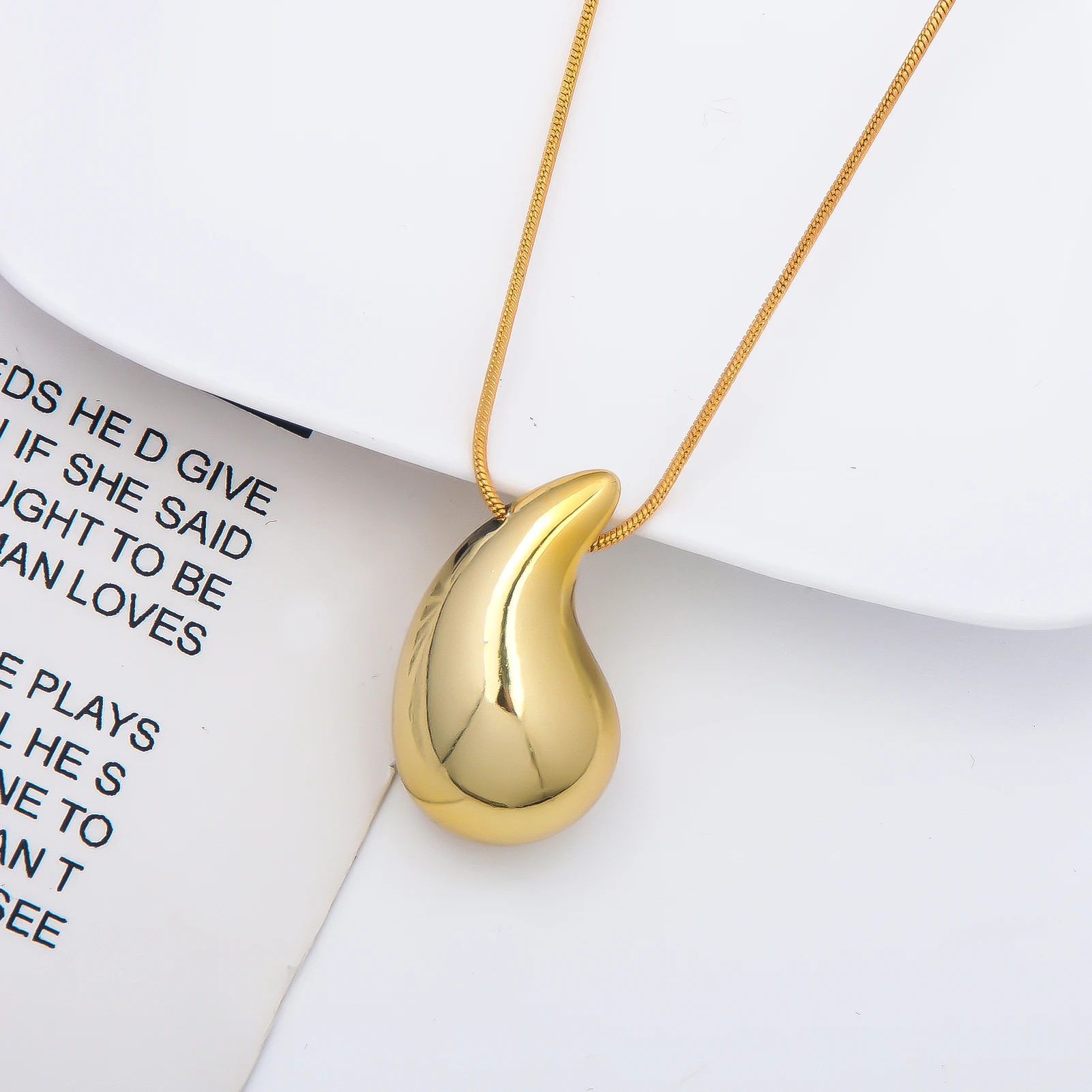 New Arrival Fashion Women Sweater Chain Premium Accessories Gold Comma Necklace Teardrop Pendant