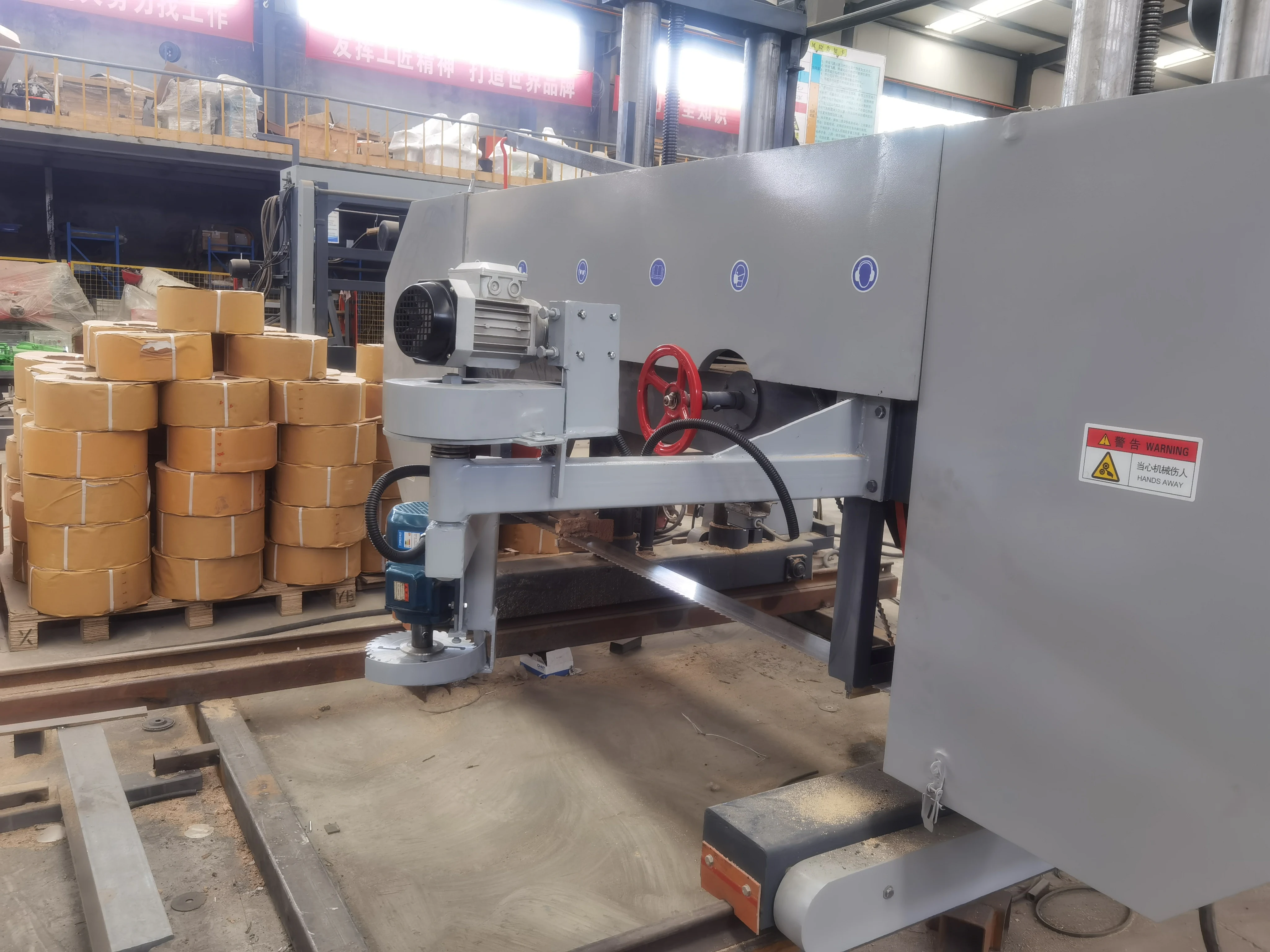 Machine Working With Feed China Wood Cutting Industrial Sawmill Woodworking Horizontal Band Saw