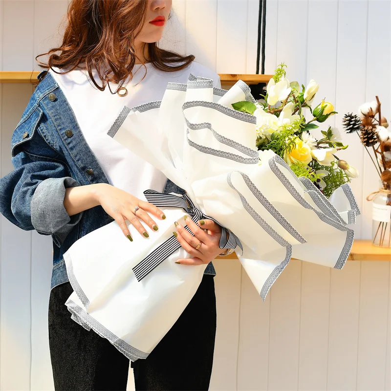 Shinewrap Factory Wholesale 58*58CM Flower Packing Paper Florist Bouquet Wrapping Paper With Lace Edge Translucent