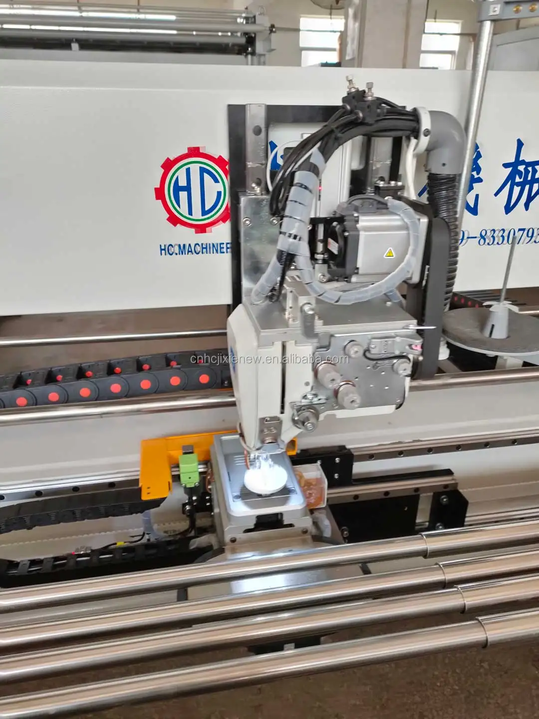 Single needle embroidery machine: textile fabric embroidery quilting machine