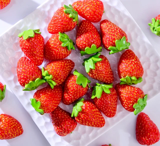 cute small medium large realistic strawberry miniature fruit mixed beautiful character 3D  planar resin cartoon set dollhouse