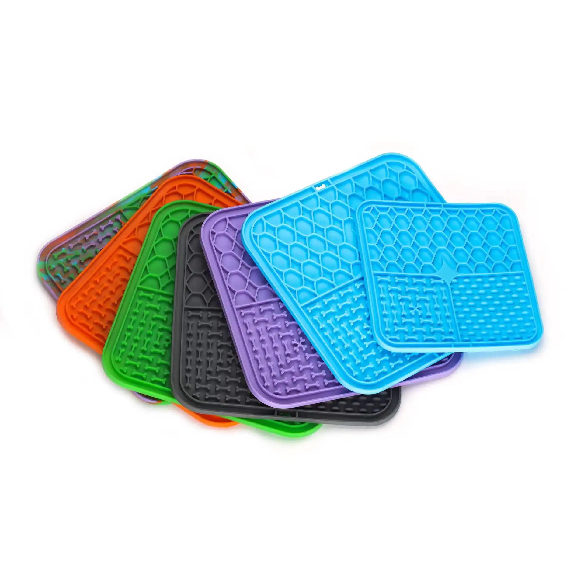 Pet food silicone mat Pet kitchenware suction cup food silicone mat can choose non-slip and high temperature silicone mat